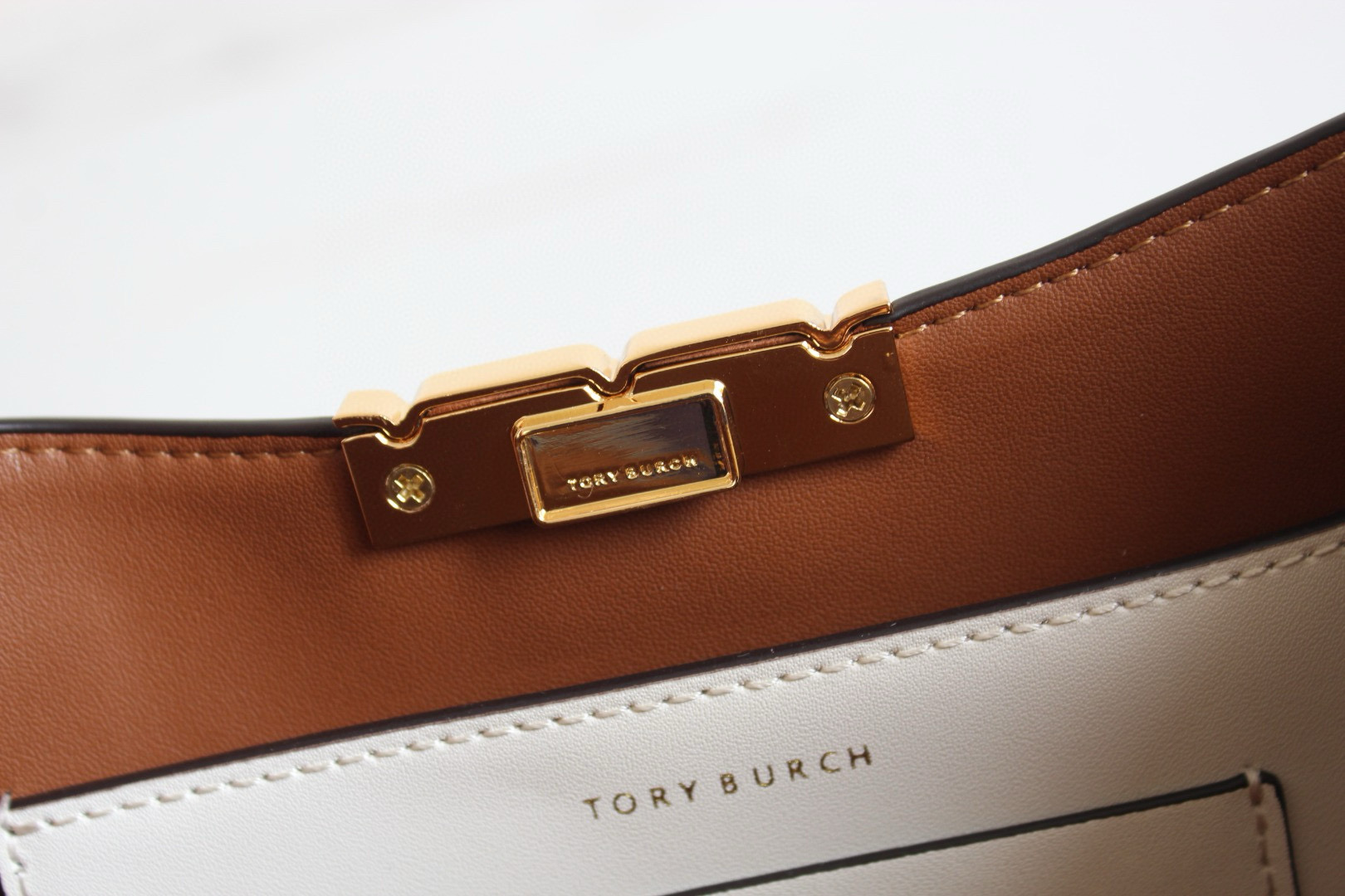 Tory Burch ～ToryBurch新款单肩腋下 Eleanor Slim 肩背包 精选头层纳帕牛皮材质打造