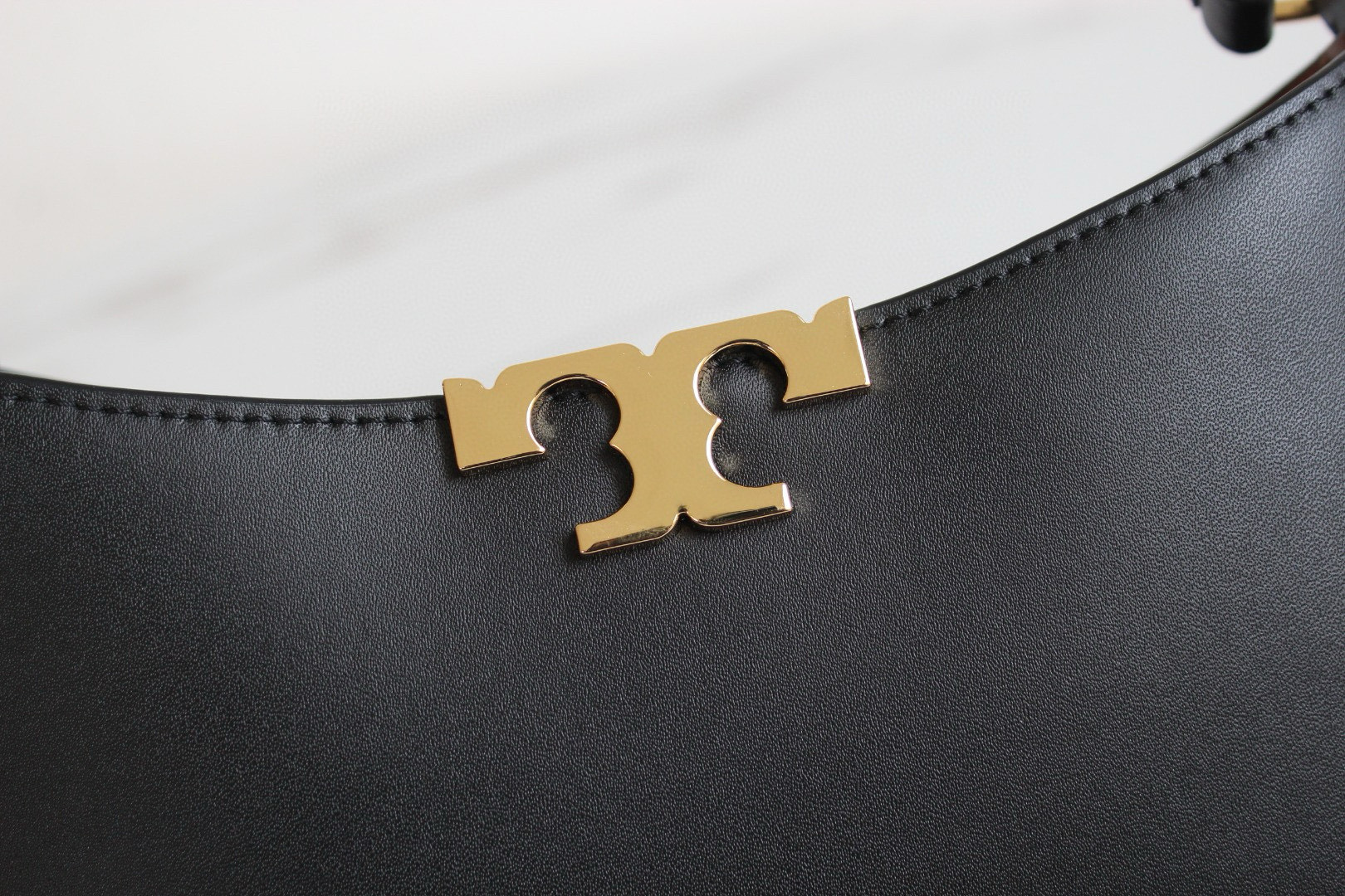 Tory Burch ～ToryBurch新款单肩腋下 Eleanor Slim 肩背包 精选头层纳帕牛皮材质打造
