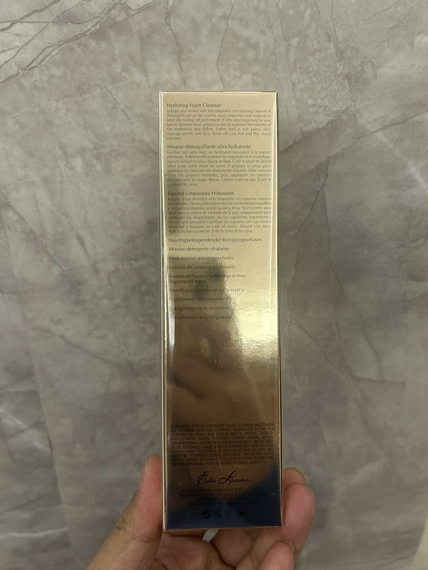 通/70💰
盒子3D效果跟原版一样 ，充正无压力，细节全对版，味道对香，明通市场认可版本✔️雅诗兰黛白金洗面奶明通版125ml！