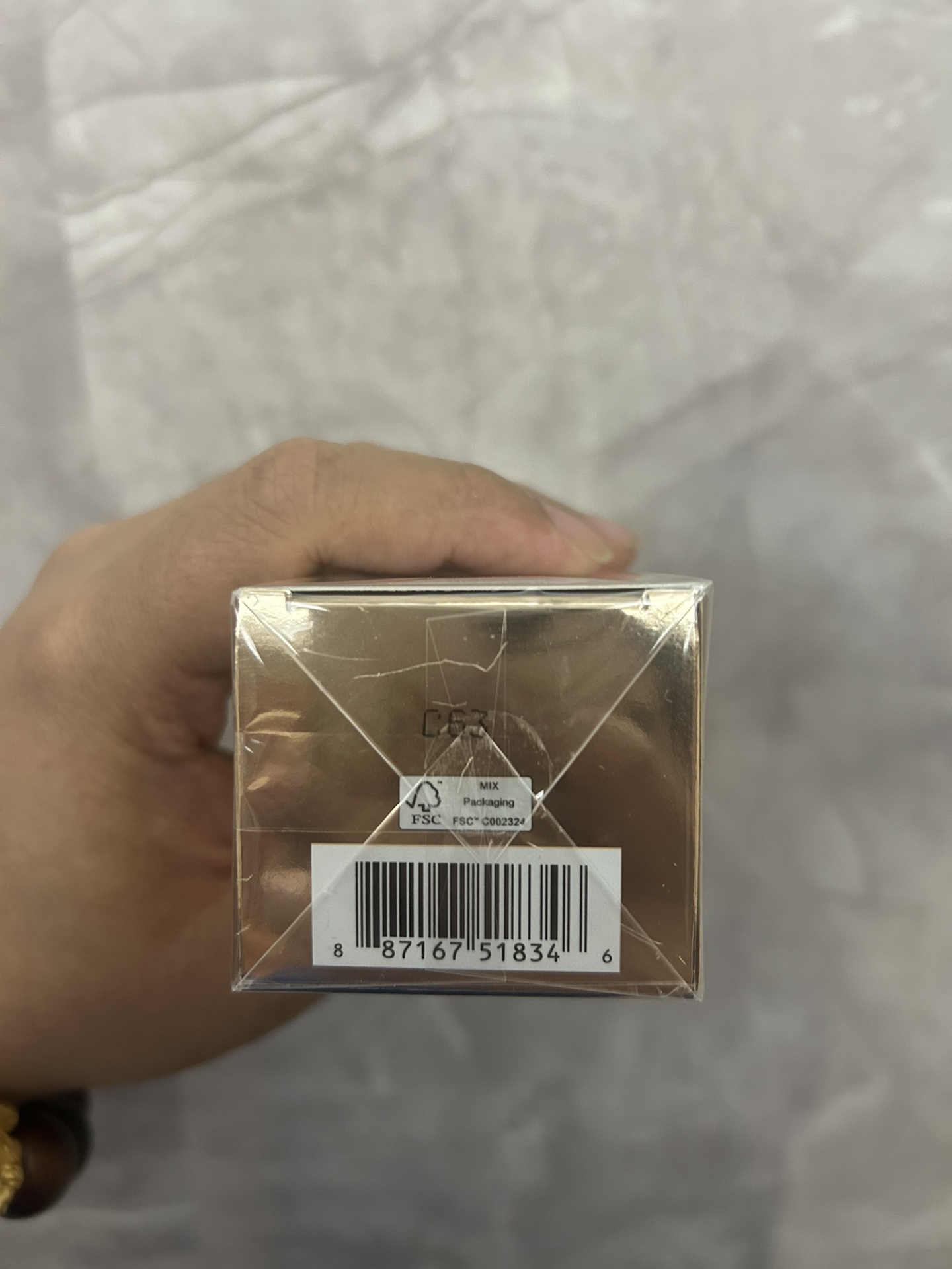 通/70💰
盒子3D效果跟原版一样 ，充正无压力，细节全对版，味道对香，明通市场认可版本✔️雅诗兰黛白金洗面奶明通版125ml！