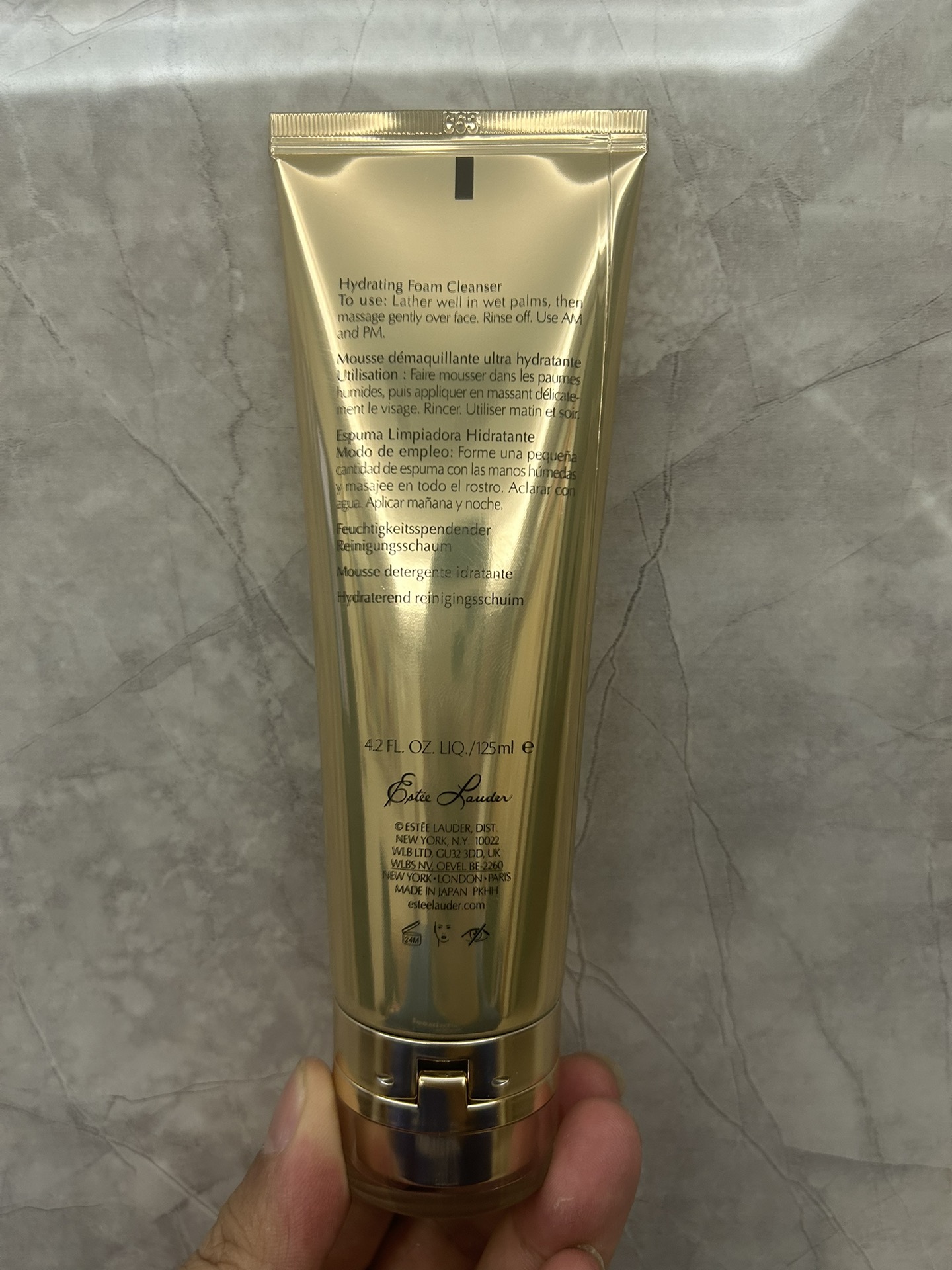 通/70💰
盒子3D效果跟原版一样 ，充正无压力，细节全对版，味道对香，明通市场认可版本✔️雅诗兰黛白金洗面奶明通版125ml！