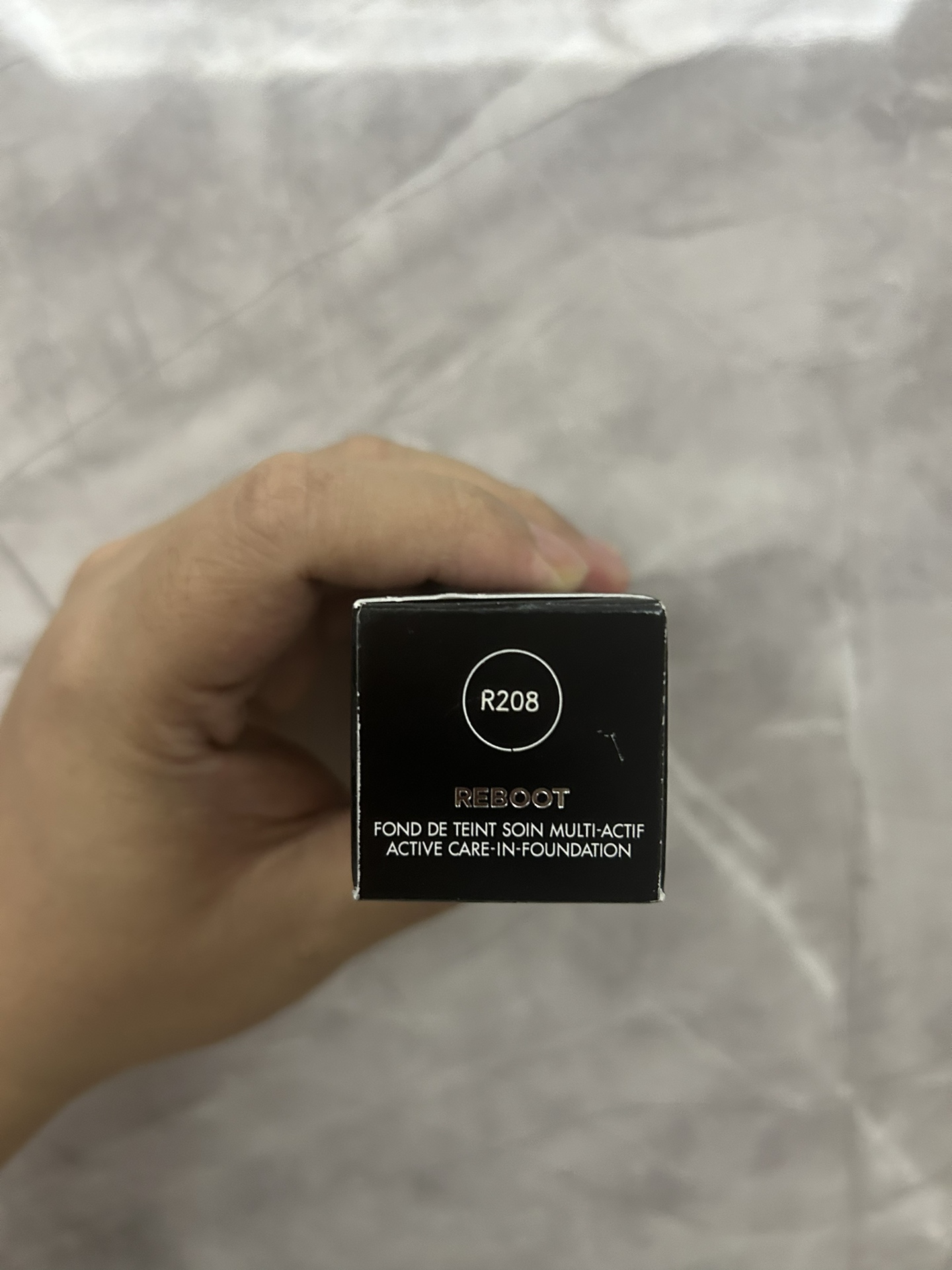 ✨70包
玫珂菲浮生若梦熬夜粉底液30ml！色号：Y218#。R208#。