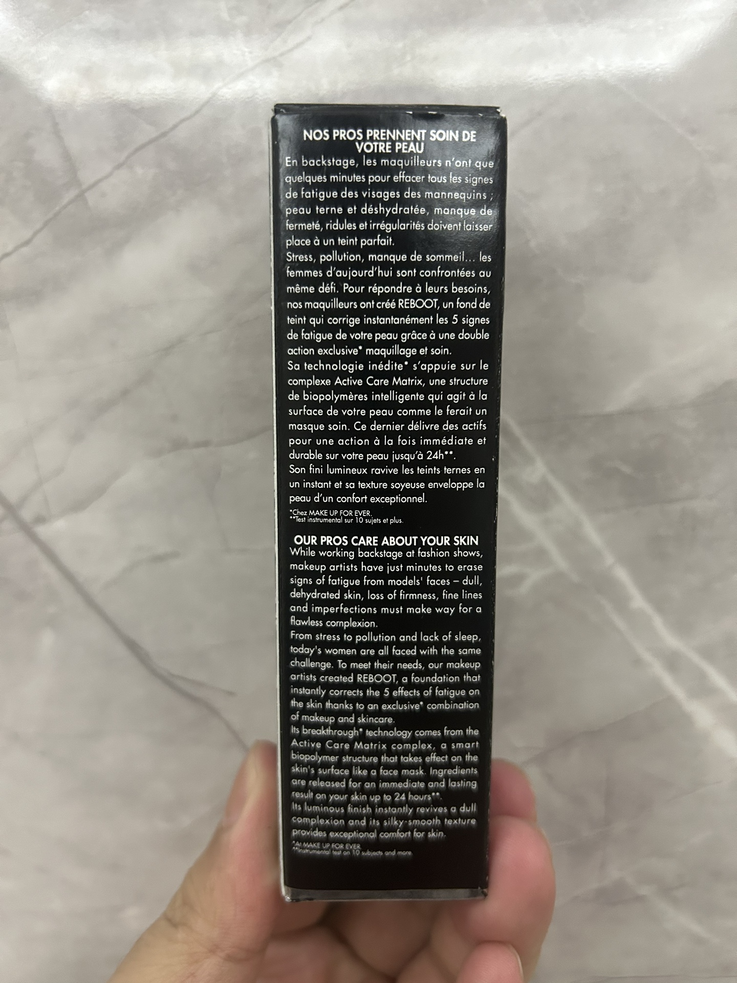✨70包
玫珂菲浮生若梦熬夜粉底液30ml！色号：Y218#。R208#。