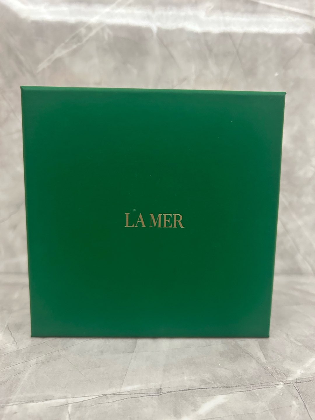 NO:810959,La Mer Lip Care Formal Two-Piece Set Mingtong Version Lip Balm 9g Lip Plumping Gloss 7ml Details Matched Version Matching Flavor The Highest Version on the Market Uncirculated General Goods Genuine Quality Direct Supply Supports Comparison Comes with Gift Bag + Chinese Label, Lipstick, Lip Glaze, Lipstick19860909海蓝之谜唇部护理正装两件套明通版 润唇膏9g 丰唇蜜7ml 细节全对版 味道对香 市面最高版本 非流通普货 正品质量直供 支持对比 配礼袋+中文标,口红.唇釉.唇膏,accessory