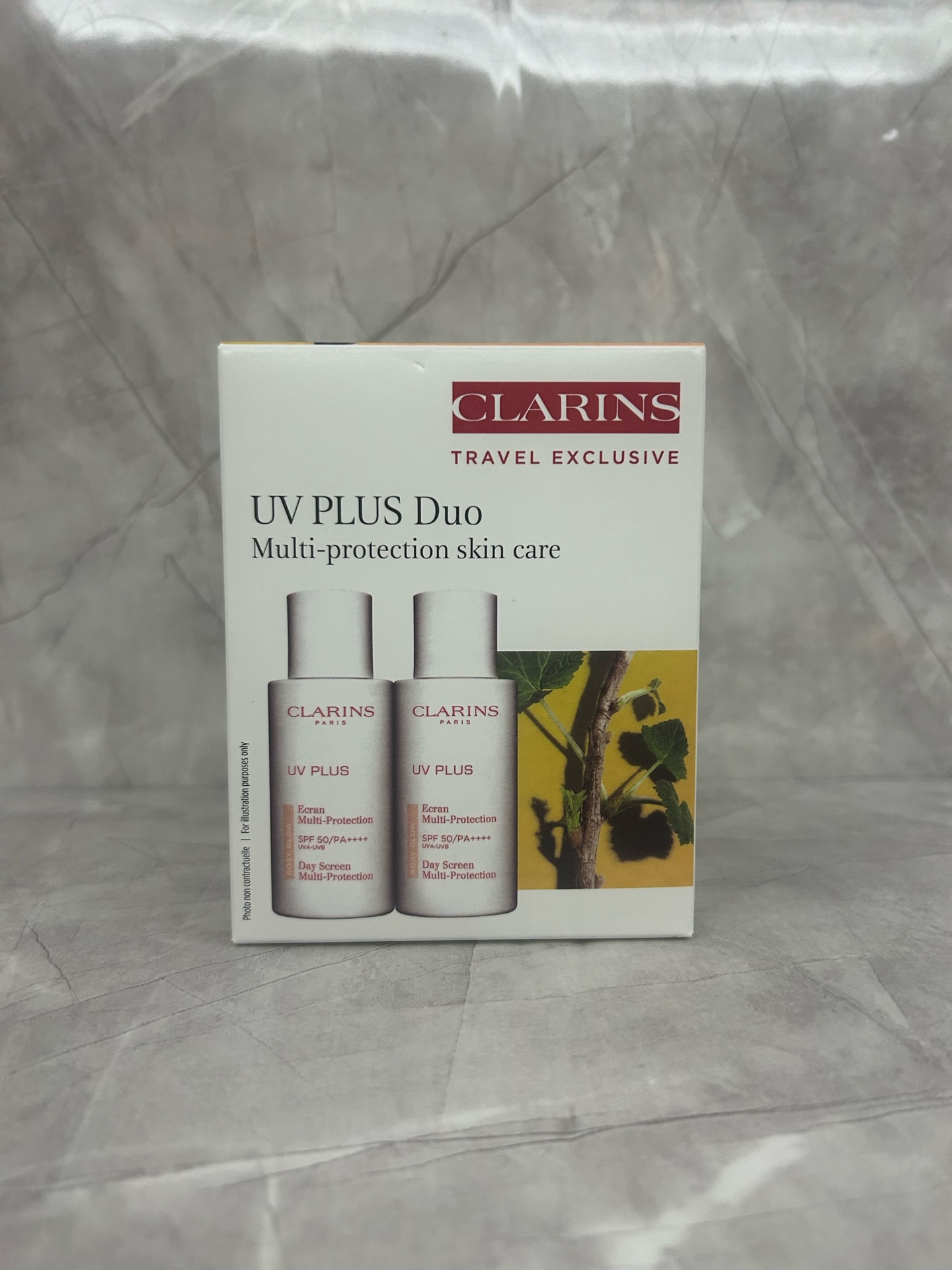 Individual o set: set de dos piezas de protector solar y base de maquillaje Clarins 2 en 1! Incluye: 50ml*2. Efectos: r…