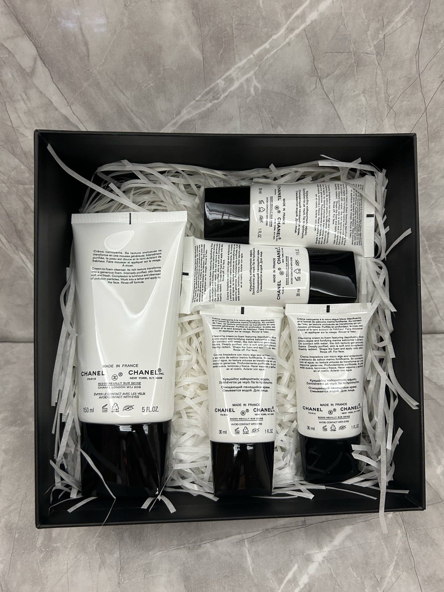 135💰
香奈儿山茶花洗面奶4+1套装明通版！内含：正装150ml×1，小样30ml×4。