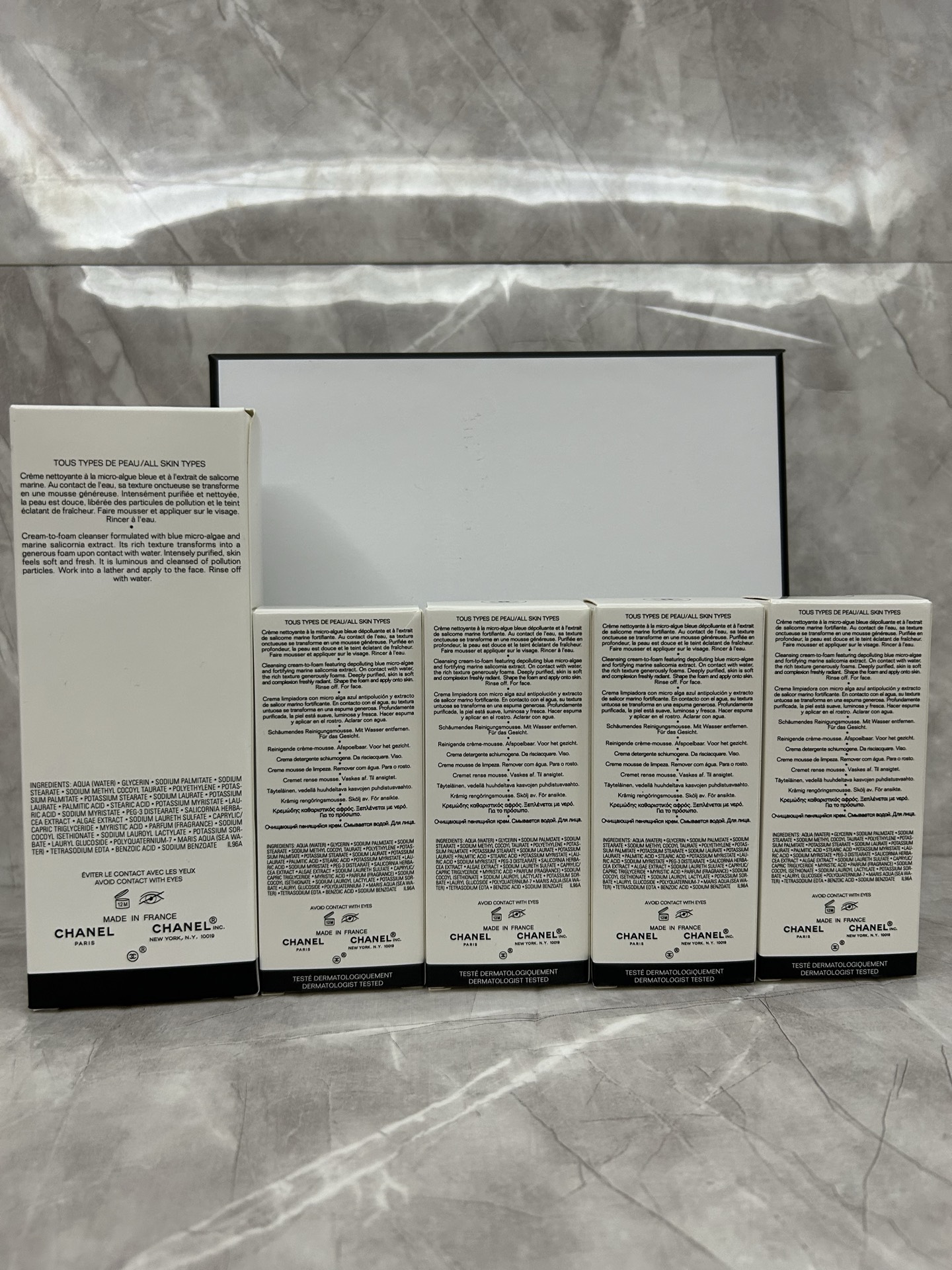 135💰
香奈儿山茶花洗面奶4+1套装明通版！内含：正装150ml×1，小样30ml×4。