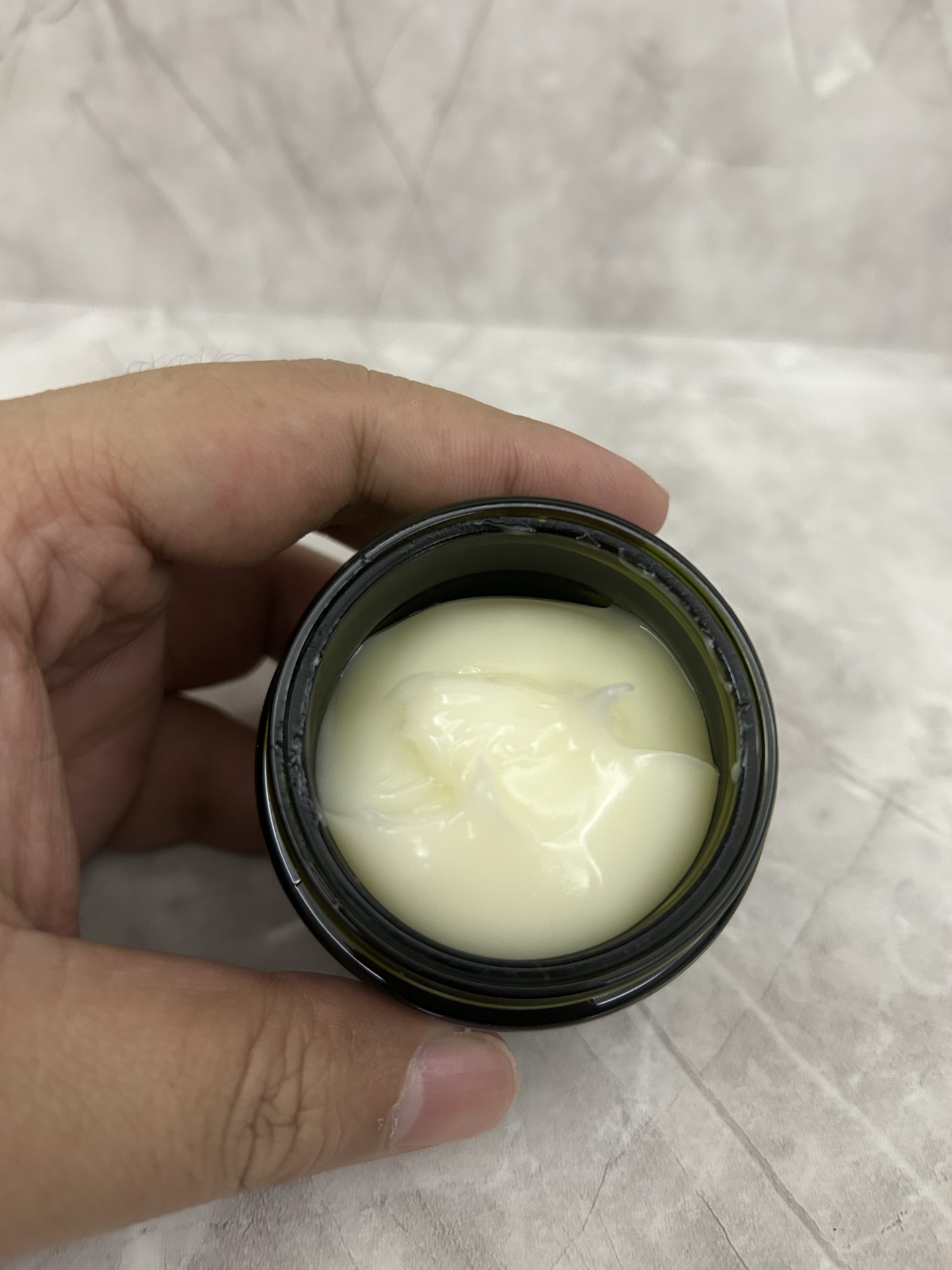 通/95💰
独家私模，明通版本，进口纸盒，原色瓶子，对版铝盖，对版中格，双色含注，膏体过检✔️海蓝之谜修护膏明通版50ml！