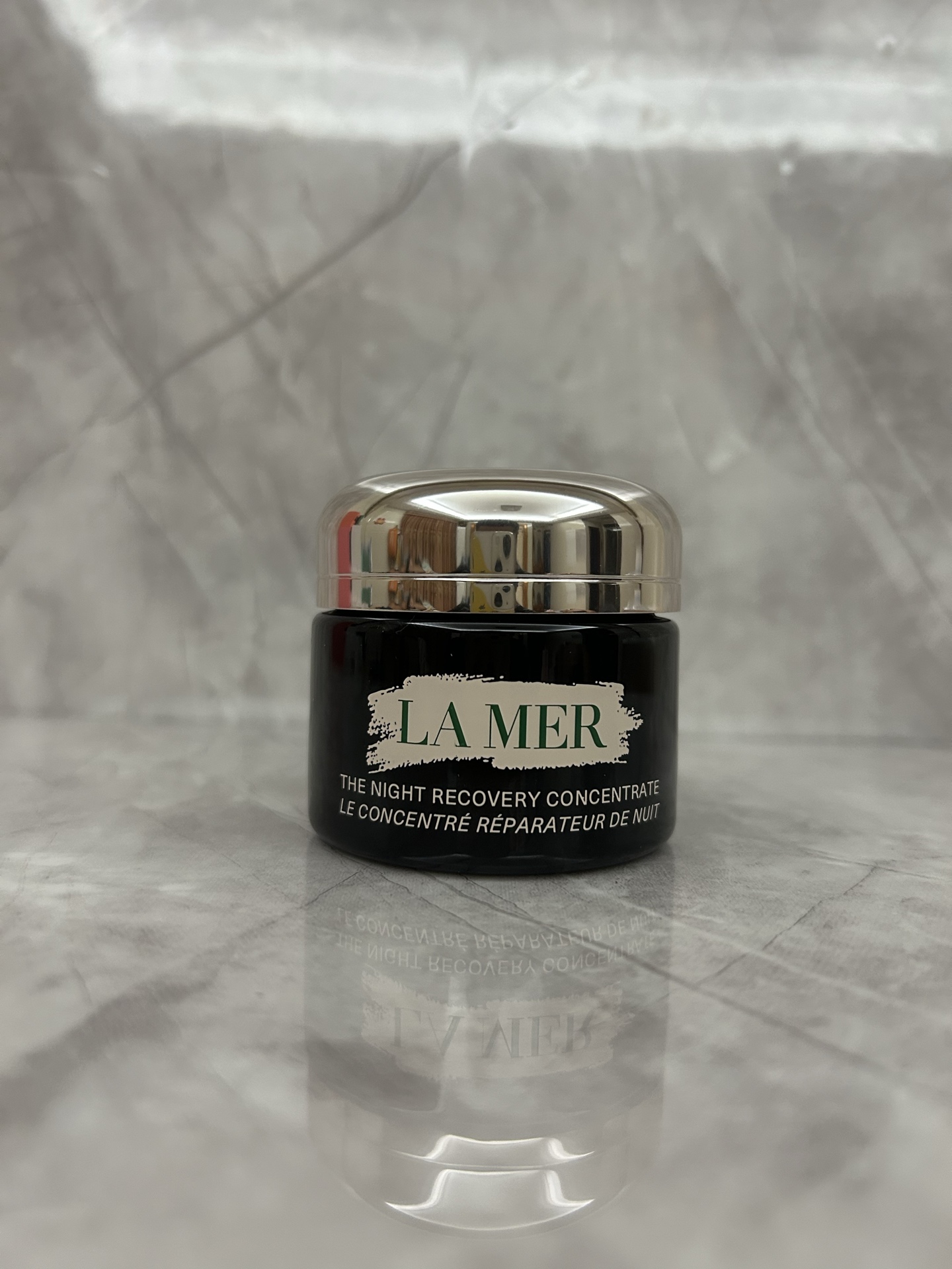 通/95💰
独家私模，明通版本，进口纸盒，原色瓶子，对版铝盖，对版中格，双色含注，膏体过检✔️海蓝之谜修护膏明通版50ml！