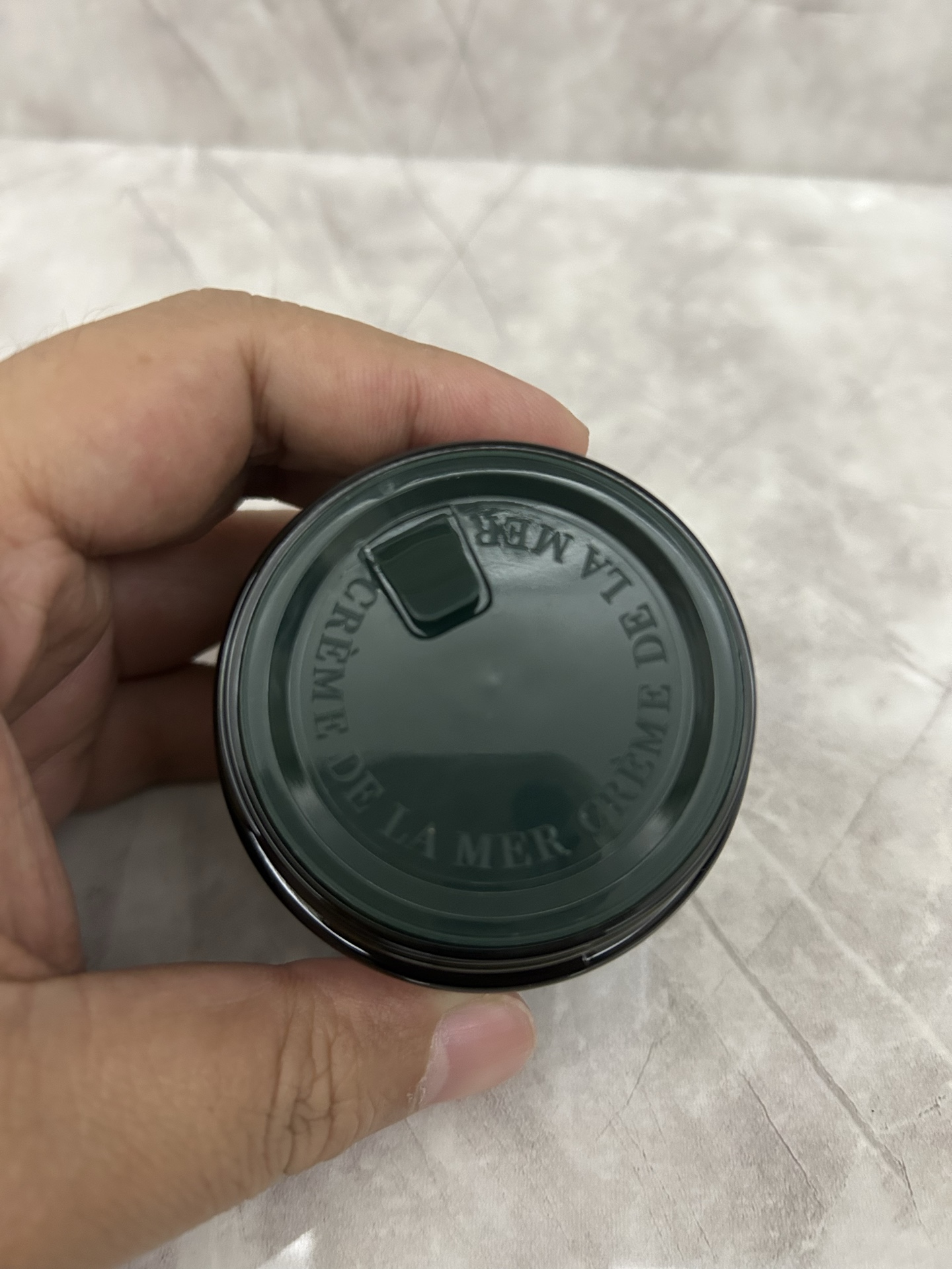 通/95💰
独家私模，明通版本，进口纸盒，原色瓶子，对版铝盖，对版中格，双色含注，膏体过检✔️海蓝之谜修护膏明通版50ml！