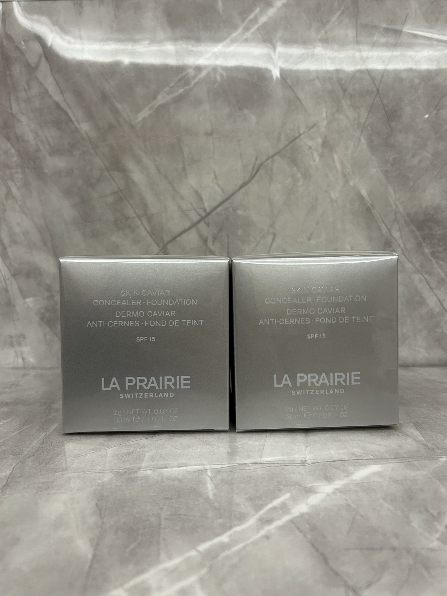 ¡Base de maquillaje La Prairie 30ml! Tonos: Nc05 rosa claro, Nw10 amarillo claro.