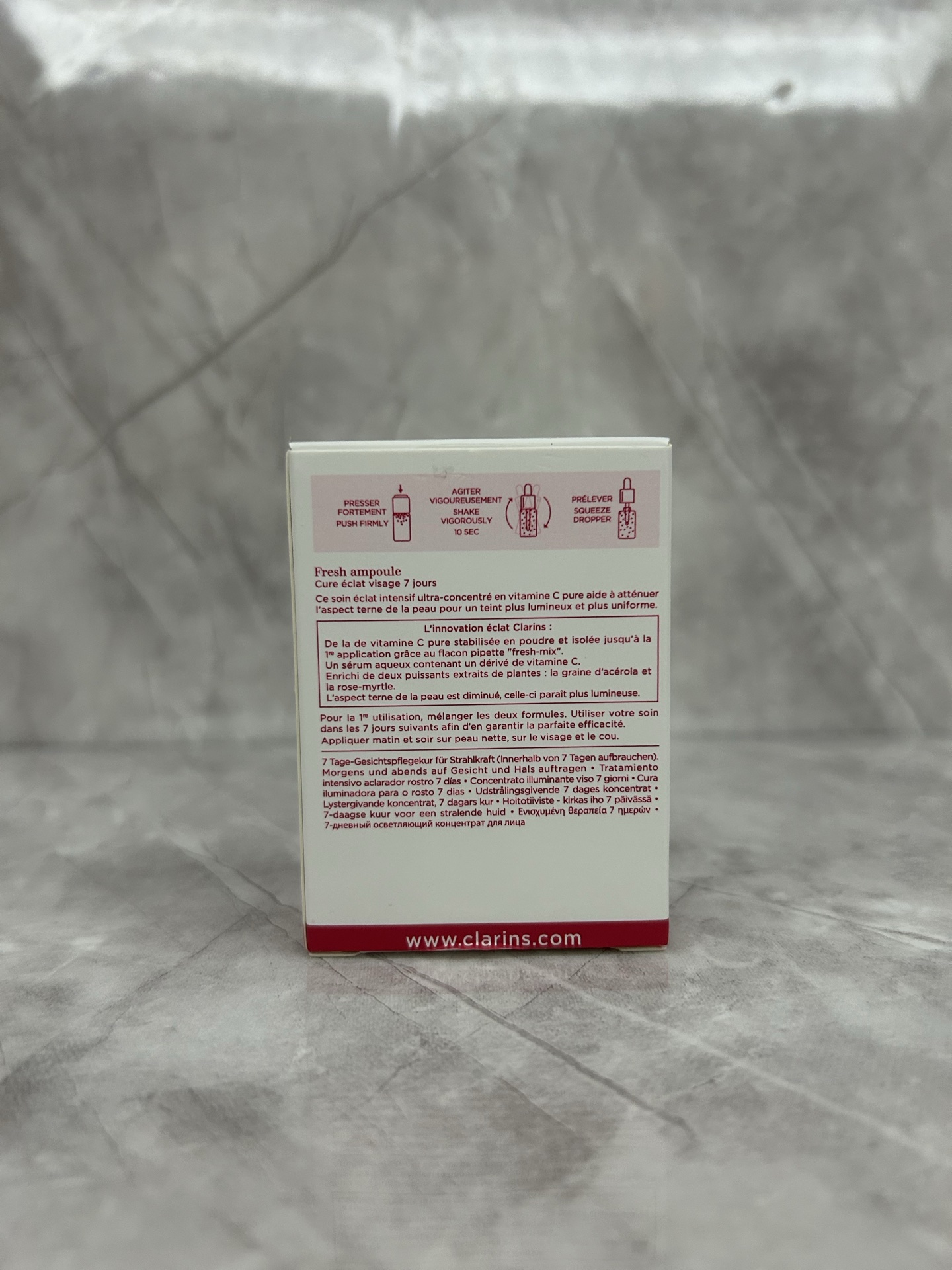100💰
娇韵诗维C安瓶精华套盒！内含：4*8ml。