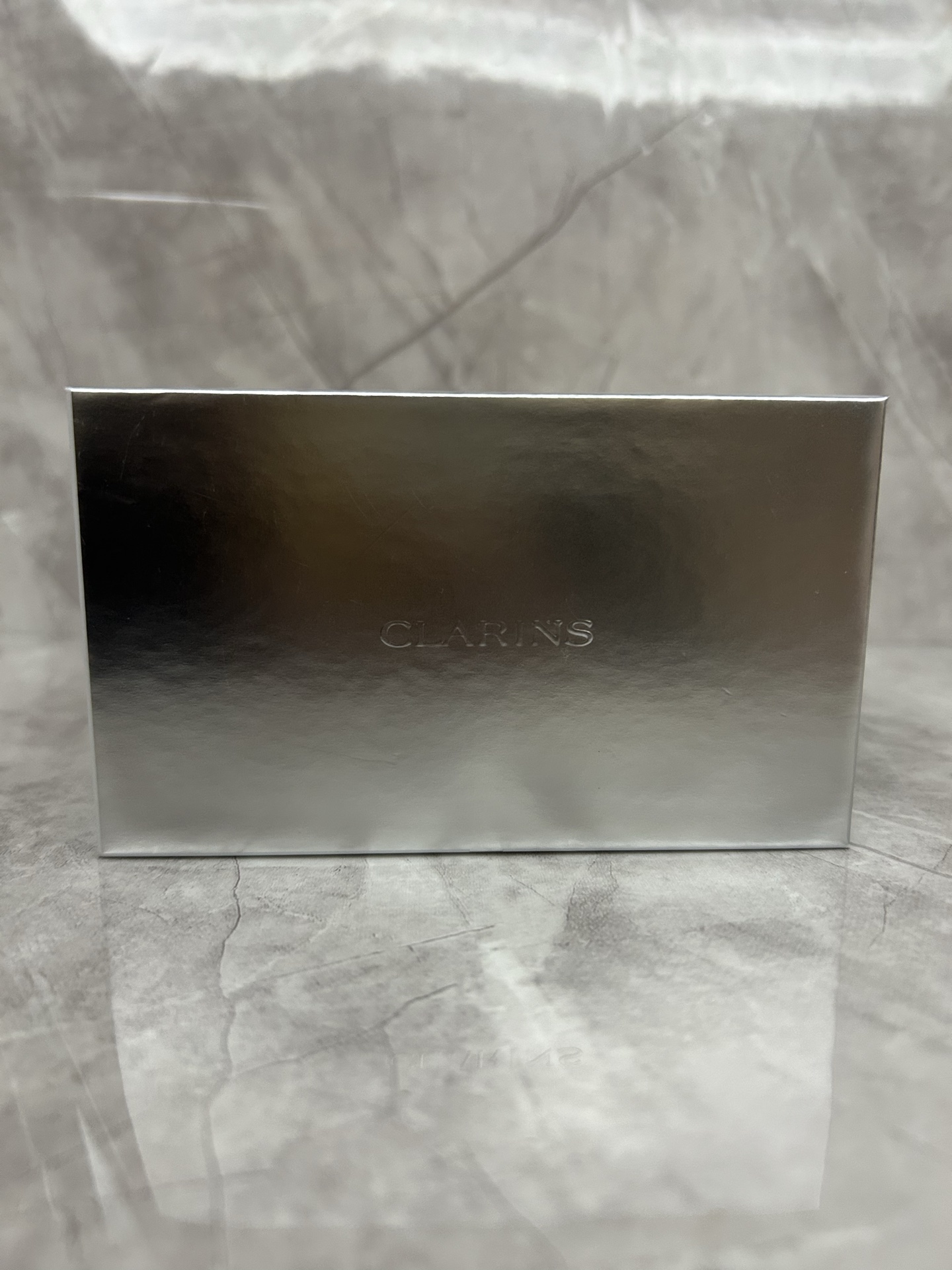 100💰
娇韵诗维C安瓶精华套盒！内含：4*8ml。