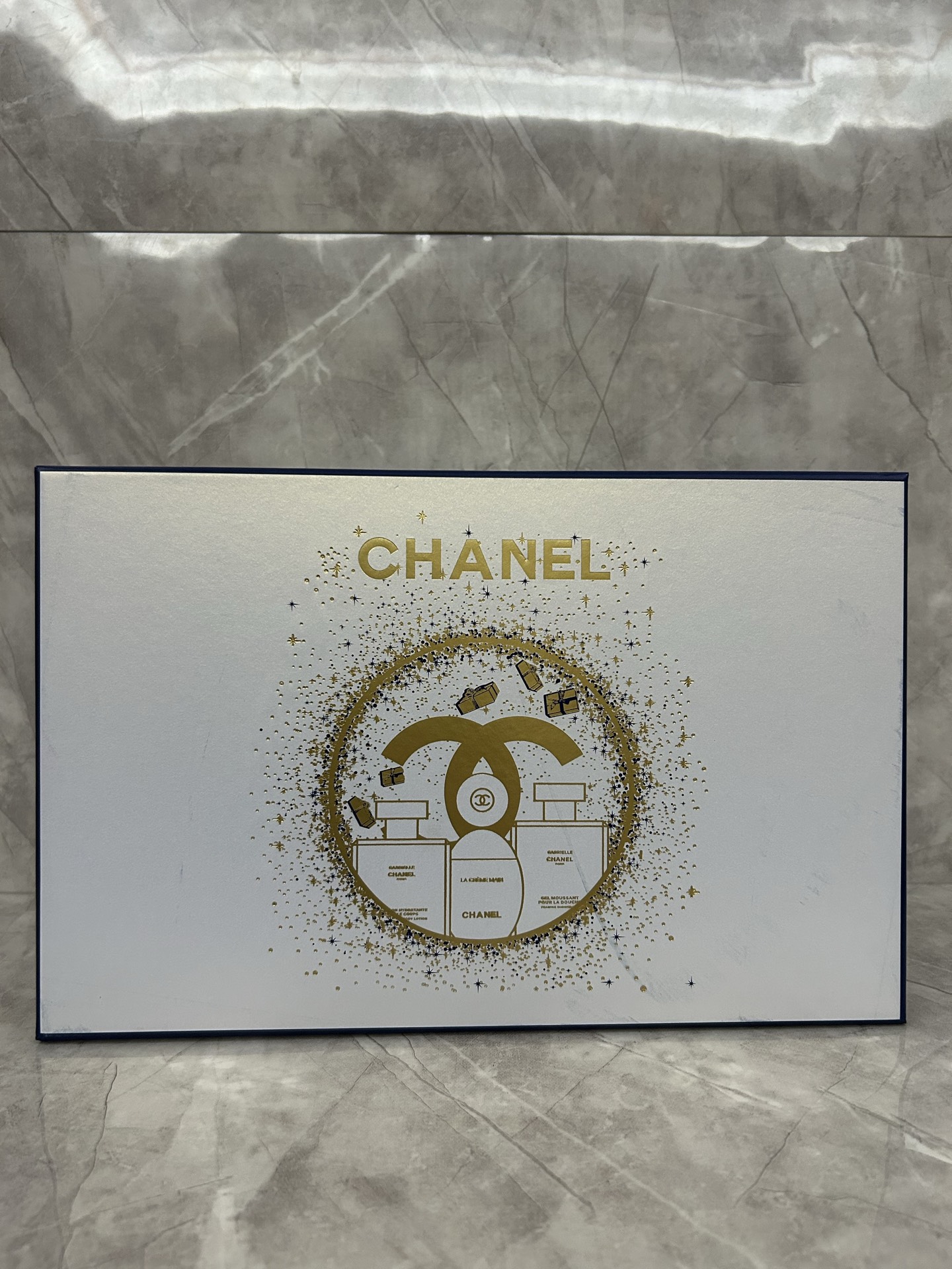 Set de 4 productos de fragancia corporal Chanel Gabrielle con bálsamo labial! Contiene: gel de baño 200ml, loción corpo…