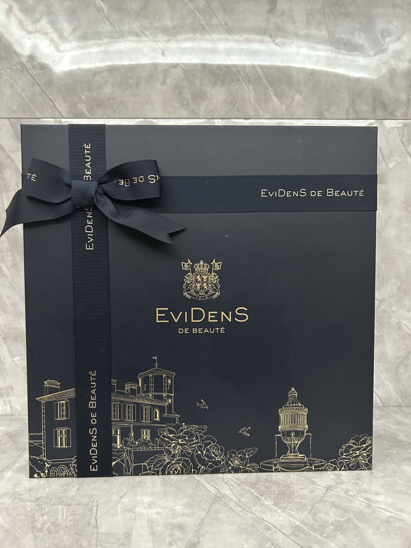 Set de cuatro piezas estrella de Evidens! Incluye: agua esencial con tapa dorada 200ml + nueva mascarilla súper 50ml + …