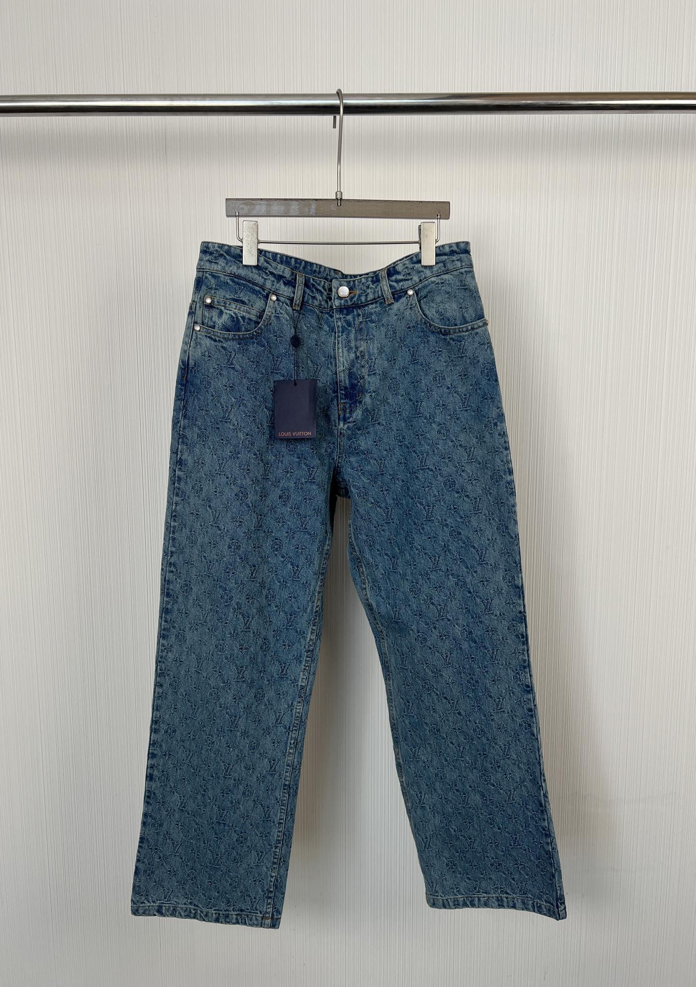 NO:317195,Men's Louis Vuitto*n Louis autumn and winter new style jacquard denim trousers, dark gray washing cowboys, straight cut design, full of classic brand logo jacquard effect, waist old flocking leather brand S M L XL,,louis vuitton,louis vuitton,alexander wang19860909男款Louis Vuitto*n 路易 秋冬新款 提花牛仔长裤、深灰色洗水牛仔、直筒剪裁版型设计、满身经典品牌logo提花效果、腰部做旧植绒皮牌 码数S M L XL,,louis vuitton,louis vuitton,alexander wang,Women's clothing