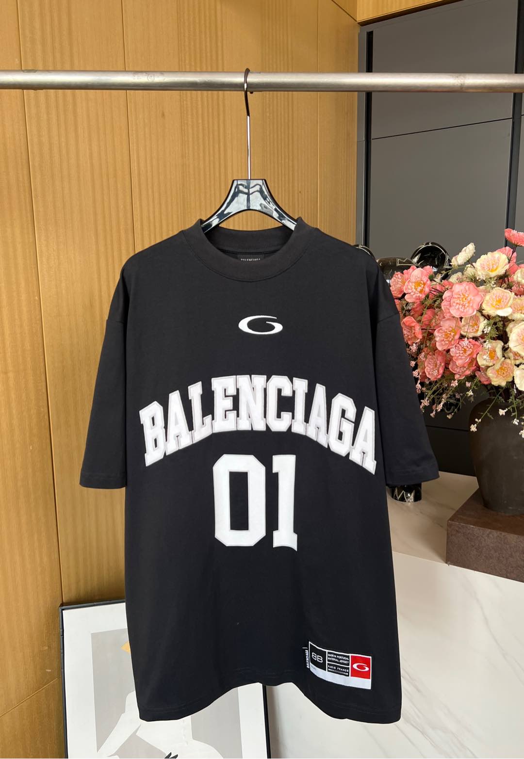 NO:312788,Balenciaga Early Spring New Model No. 01 Printed T-shirt Printed Pattern Embroidery Craftsmanship, Basketball Art Embroidery, Condensed Cuffs, Loose Style, Same Model for Men and Women Size SMLXL,,balenciaga,tees, t-shirt,alexander wang19860909Balenciaga 早春新款 01号印花T恤 印花图案贴布刺绣工艺、正面和背面饰有basketball艺术作品刺绣、缩褶袖口、宽松版型、男女同款 码数SMLXL,,balenciaga,tees，t-shirt,alexander wang,Women's clothing