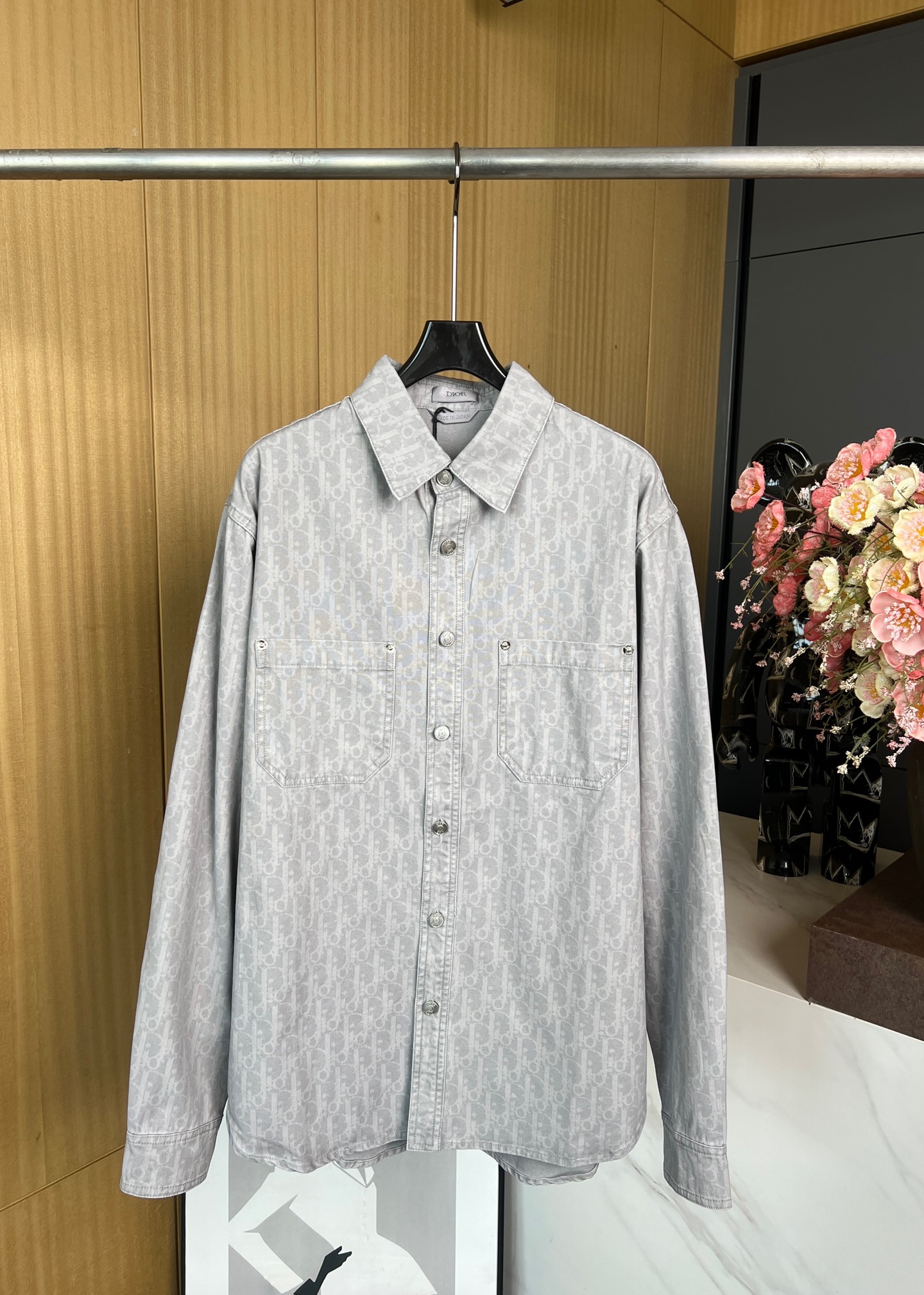 NO:312814,Dio*r early autumn new style, classic presbyterian letter printed long-sleeved denim jacket, heavy industry high-quality gray and printed fabrics, creating an old-fashioned layered effect, the same style as men and women. S M L XL,,dior, jackets & coats,alexander wang19860909Dio*r 早秋新款 经典老花字母印花长袖牛仔外套、重工高品质灰色和印花面料、营造出做旧层次感效果、男女同款 码数S M L XL,,dior,jackets & coats,alexander wang,Women's clothing