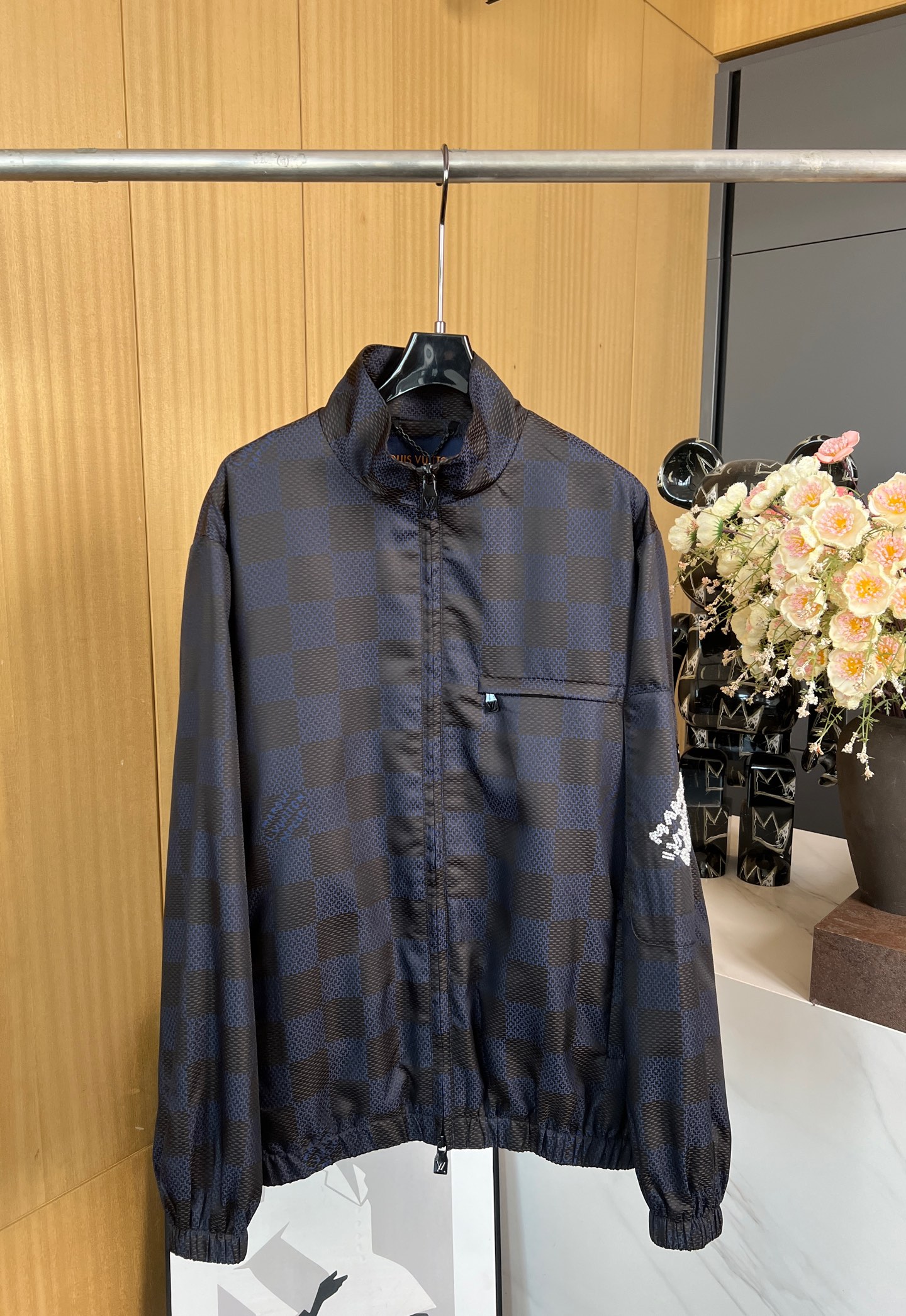 NO:308116,LOUIS VUITTON LOUIS early spring new style chessboard letter embroidered zipper long-sleeved jacket jacket, left sleeve with zipper patch pocket and crystal embroidered 