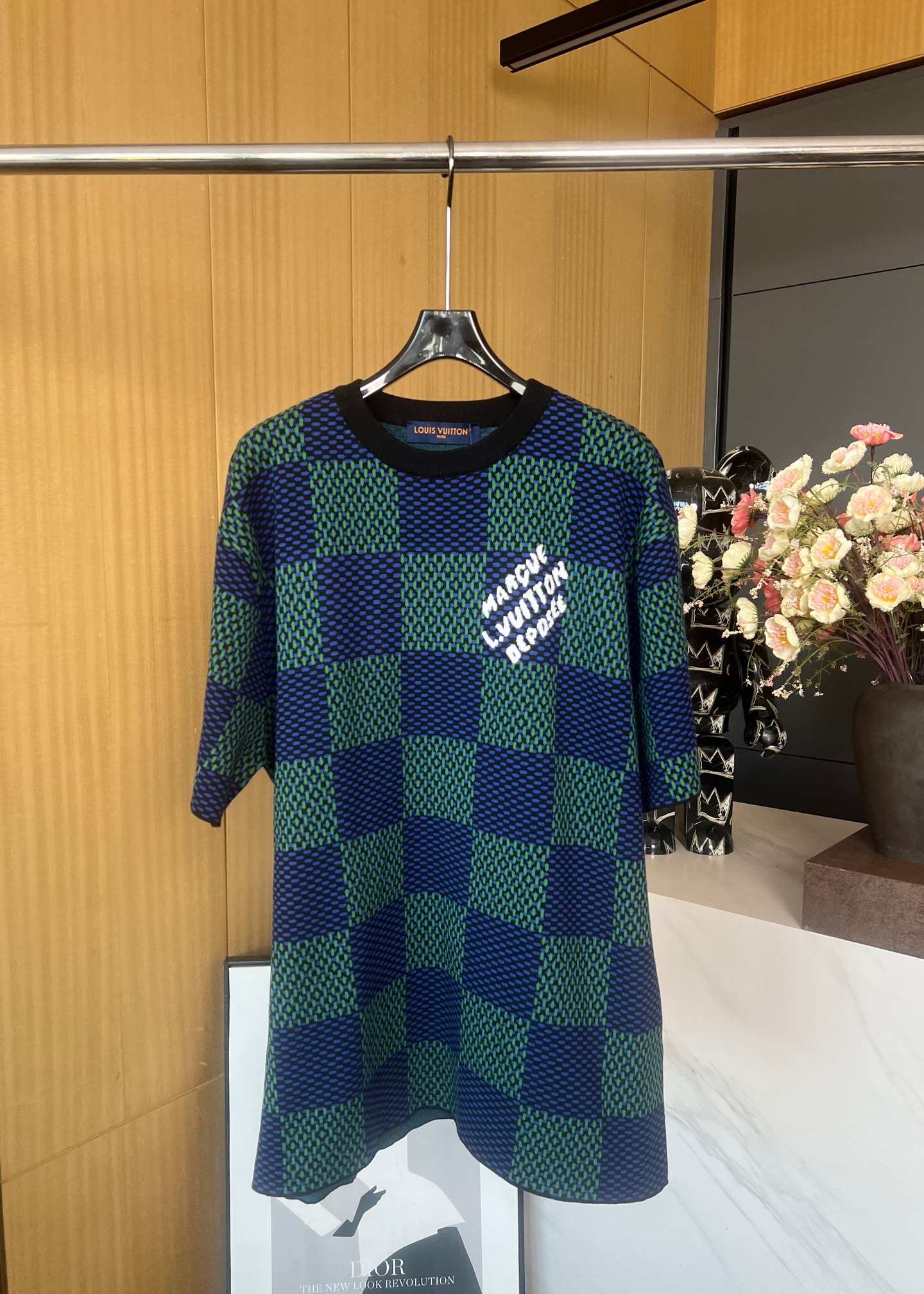 NO:307081,LOUIS VUITTON Spring and summer new style wool knitted round neck T-shirt, new design Damier jacquard pattern, blue-green checkerboard contrast effect, loose style, same style for men and women S M L XL,,louis vuitton,louis vuitton,tees,t-shirt,alexander wang19860909LOUIS VUITTON 路易 春夏新款 毛线针织圆领T恤、全新设计Damier提花图案、蓝绿色棋盘格撞色效果、宽松版型 男女同款 码数 S M L XL,,louis vuitton,louis vuitton,tees，t-shirt,alexander wang,Women's clothing