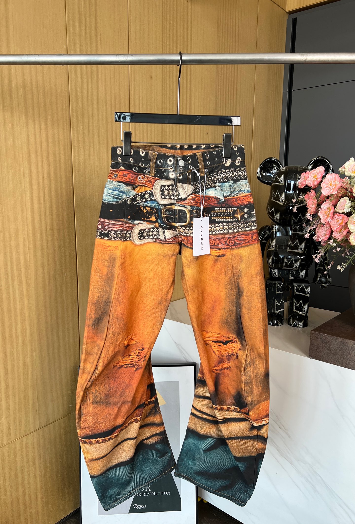 NO:307093,Acne Studios New Early Spring 2006M 3D Tropico Printed Belt Scimitar Jeans, decorated with seasonal Tropico effect stacked print, low waist, wide-leg, casual style, same style for men and women. Size 42-52,,acne studios,dior,jeans,alexander wang19860909Acne Studios 早春新款 2006M 3D错视印花皮带弯刀牛仔裤、饰有当季错视效果叠带印花、低腰、阔腿、、休闲版型、男女同款 码数42-52,,acne studios,dior,jeans,alexander wang,Women's clothing
