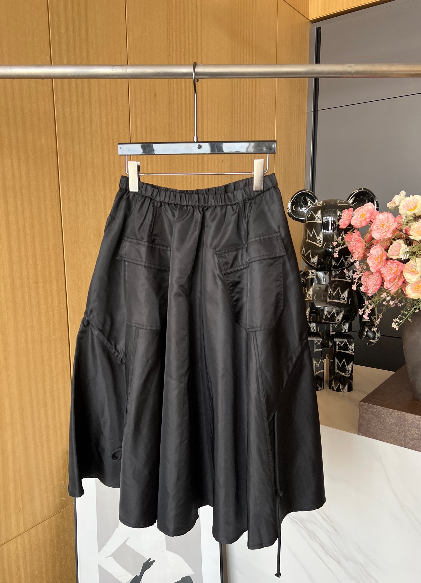 NO:312245,Prada early spring new style nylon style umbrella skirt large skirt, classic parachute nylon material, work clothes air pocket new design, side drawstring A-line skirt design high-end fashionable temperament items, casual style SML, prada, skirts, alexander wang19860909Prada 早春新款 尼龙风伞裙大摆半裙、经典降落伞尼龙料、工装风口袋全新设计,侧面抽绳A字大裙摆设计高级时髦气质单品、休闲版型 码数SML,,prada,skirts,alexander wang,Women's clothing