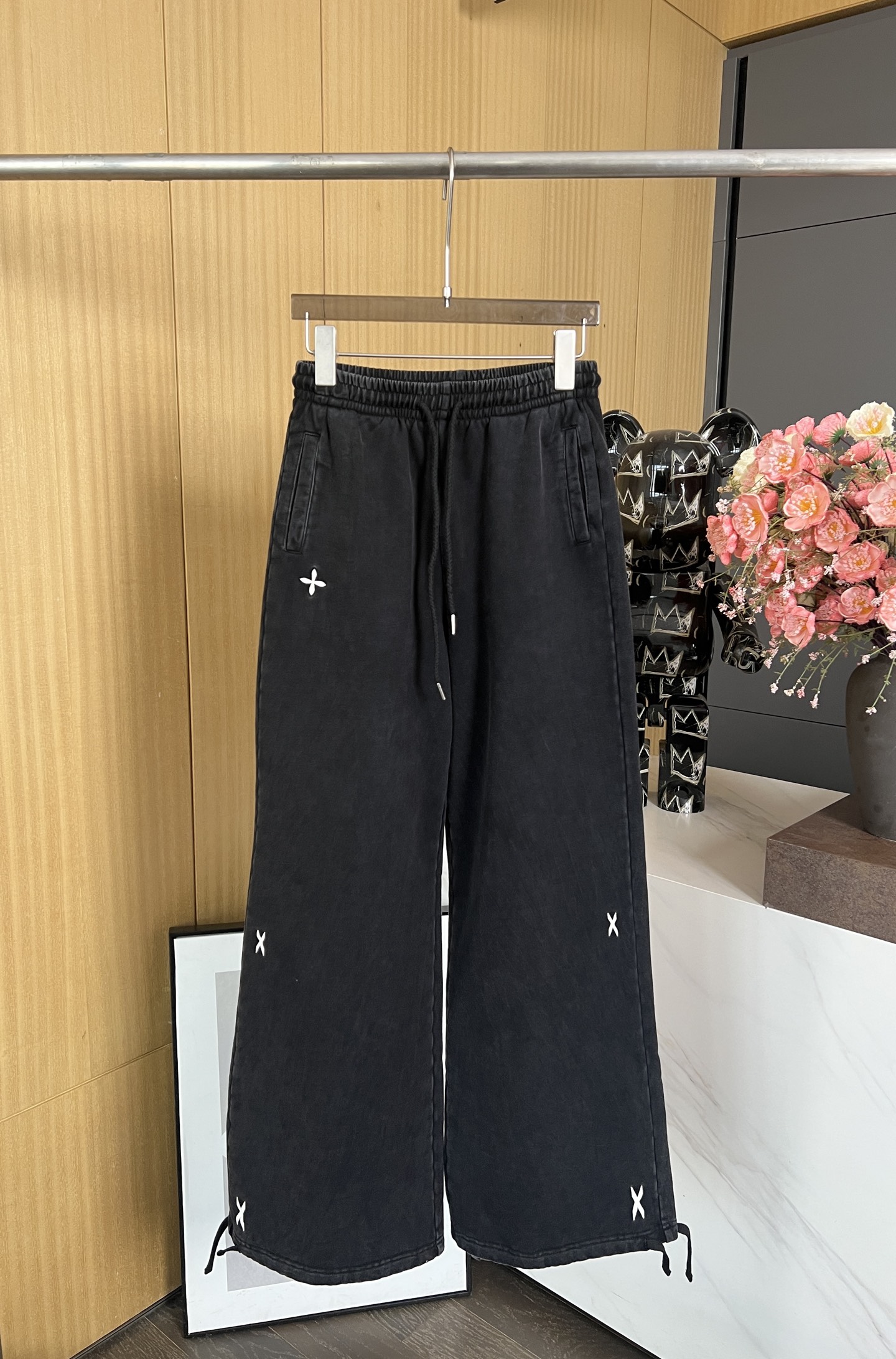 NO:320428,SMFK New early spring style Simple and comfortable classic wide-leg casual pants, outer embroidered X gene marker pattern, cross-position coordinate points inspired by clothing design Code number XS S ML,,alexander wang19860909SMFK 早春新款 简约舒适经典阔腿休闲裤、裤腿外侧刺绣X基因标记图案、灵感来自服装设计时的十字定位坐标点 码数XS S ML,,alexander wang,Women's clothing