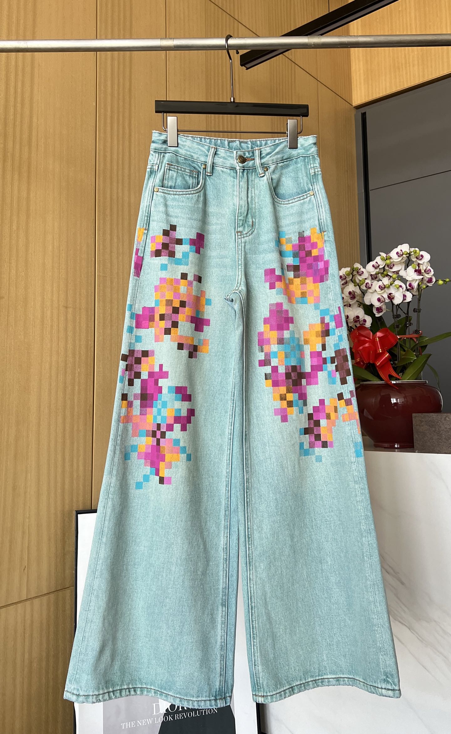 NO:308642,Exclusively available for new mosaic bell-bottom pants, washed micro-stretch fabrics, complex handicraft superposition, any washing step lasts for a few more seconds and will become a completely different color effect. The mosaic pattern shows your personality!  The upper body effect is very good. SML XL XXL, alexander wang19860909独家专供新款马赛克喇叭裤、水洗微弹力面料,复杂的手工艺叠加,任何一个洗水环节多停留几秒都会变成完全不一样的颜色效果,马赛克图案彰显个性十足！上身效果非常赞 码数SML XL XXL,,alexander wang,Women's clothing