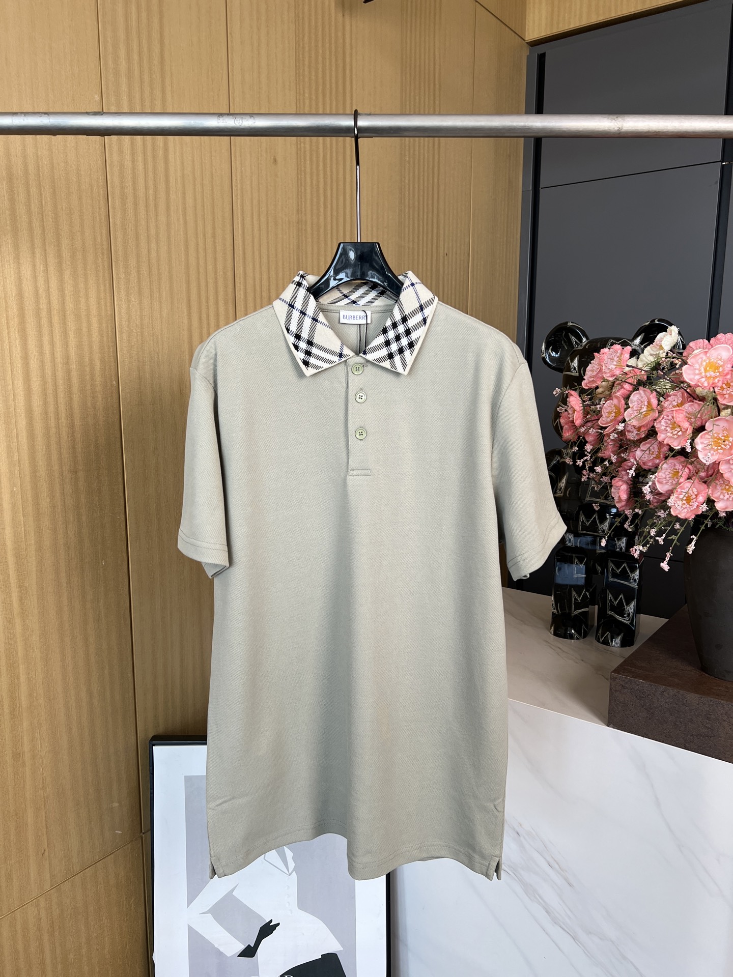 NO:316653,Burberry Spring and Summer New Lapel Striped Short-Sleeve PoLo Shirt, Classic Elements Fusion, Authentic British Style, Casual Style, Number of Size M L XL XXL,,burberry,T-shirt,alexander wang19860909Burberry 春夏新款 翻领条纹短袖PoLo衫、经典元素融合、地道的英伦风尚感、休闲版型 码数M L XL XXL,,burberry,T-shirt,alexander wang,Women's clothing