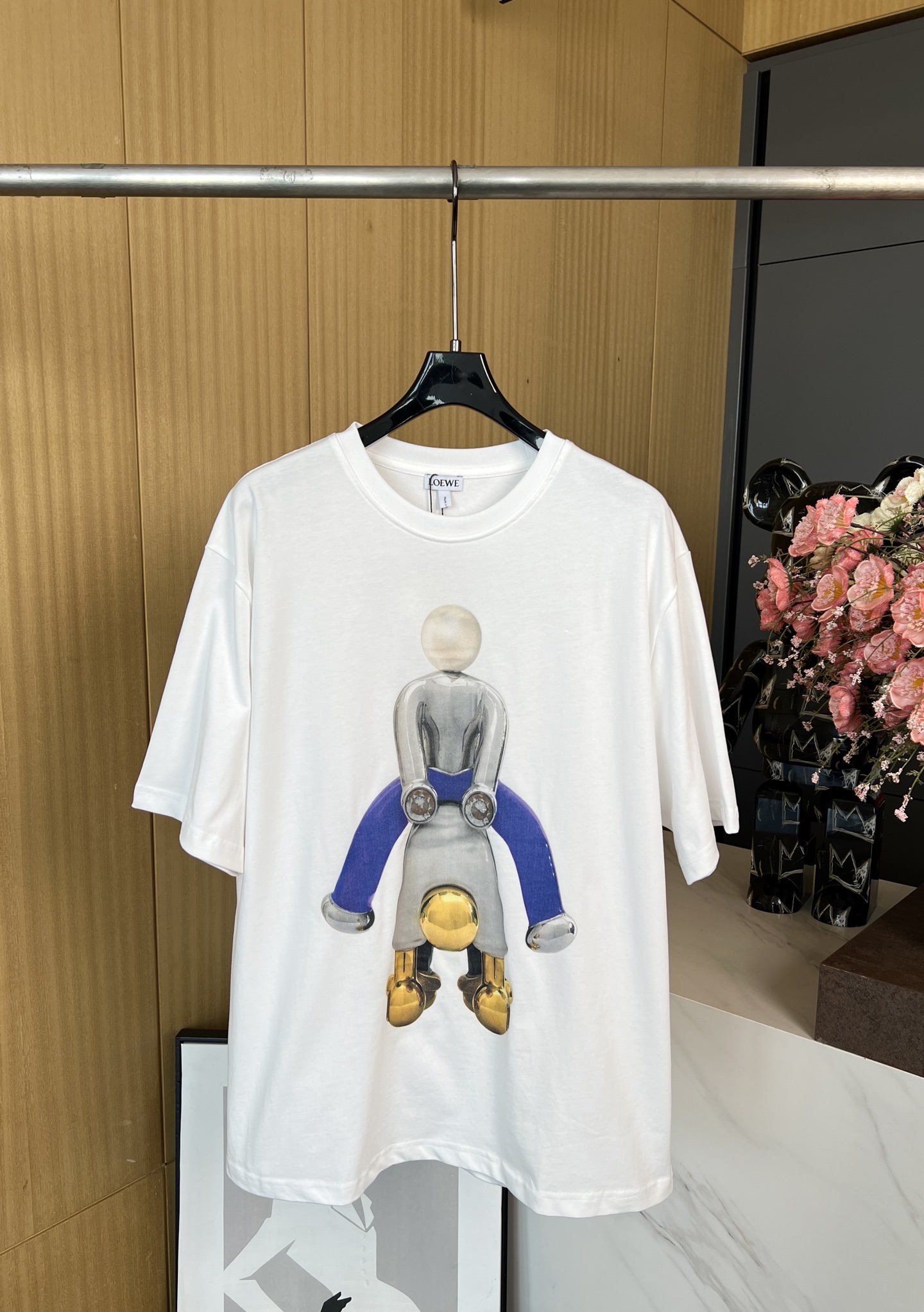 NO:316087,LOEWE Spring and Summer New Cartoon Little Man Print Short-Sleeve T-Shirt, Front Decorated with LOEWE JewelleryAcrobat Print, Back LOEWE Embroidery, Casual Style, Men and Women Same Model Number XS S M L,,loewe, T-shirt,tees, t-shirt,alexander wang19860909LOEWE 春夏新款 卡通小人印花短袖T恤、正面饰有 LOEWE JewelleryAcrobat 印花、背面 LOEWE 刺绣、休闲版型、男女同款 码数XS S M L,,loewe,T-shirt,tees，t-shirt,alexander wang,Women's clothing