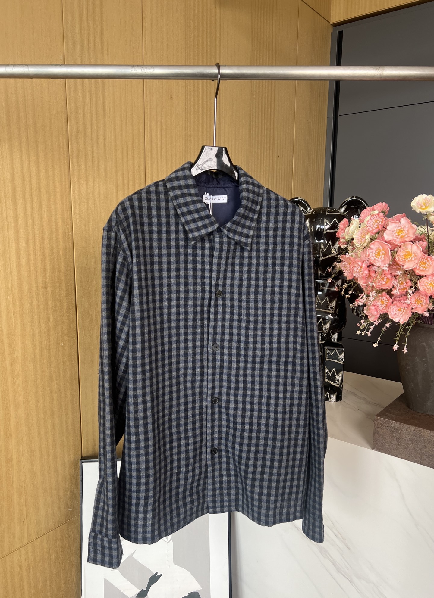 NO:316083,Our Legacy Spring and Summer New plaid wool-blend lapel shirt, classic striped design, curved hem design, embellished mother-of-pearl buttons and single chest pockets, loose fit, same style for men and women SMLXL,shirts,alexander wang19860909Our Legacy 春夏新款 格纹羊毛混纺翻领衬衫、经典条纹设计、采用弧形下摆设计、缀饰珍珠母贝纽扣及单个胸袋、宽松版型、男女同款 码数SMLXL,,shirts,alexander wang,Women's clothing