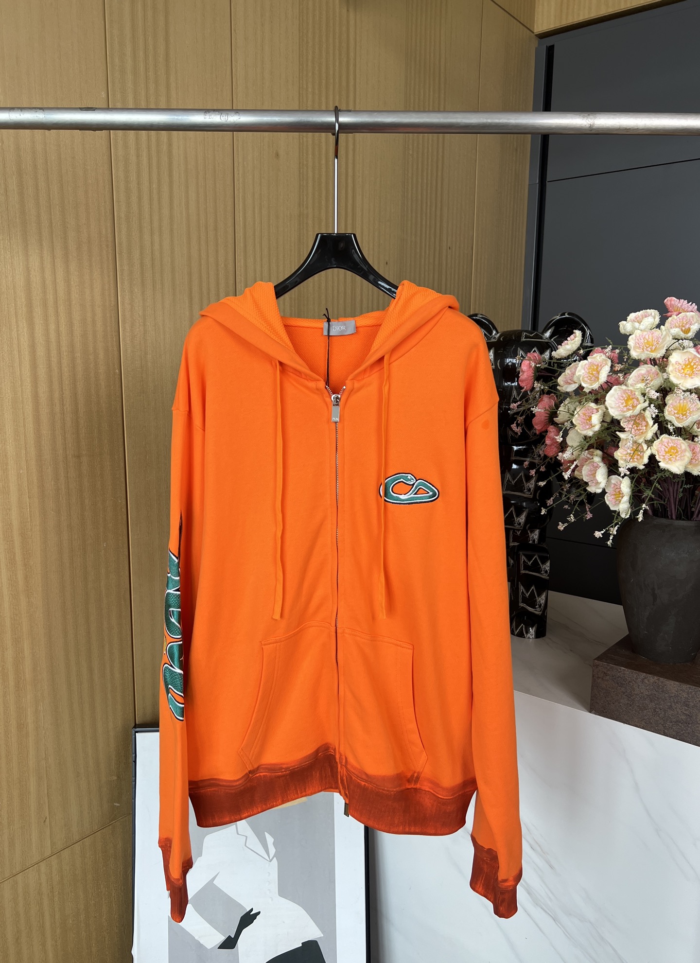 NO:316669,DIOR AND KAWS Limited Series New Early Spring Embroidered snake pattern gradient hooded jacket, reinterpreting the Dior logo, two-way zipper closure, casual style, same style for men and women SMLXL,,dior, jackets & coats, jackets & coats,hats,alexander wang19860909DIOR AND KAWS 限定系列 早春新款 刺绣蛇图案渐变连帽夹克外套、以五彩缤纷的蛇形重新诠释 Dior 标志、双向拉链开合、休闲版型、男女同款 码数SMLXL,,dior,jackets & coats,jackets & coats,hats,alexander wang,Women's clothing