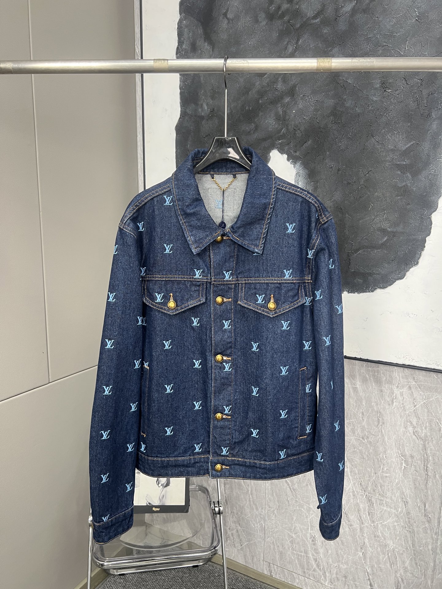 NO:317155,Special S-8 M-15 L-9 XL-10 LV embroidered denim jacket, louis vuitton, jackets & coats, alexander wang19860909特S-8 M-15 L-9 XL-10 LV刺绣字母牛仔外套,,louis vuitton,jackets & coats,alexander wang,Women's clothing