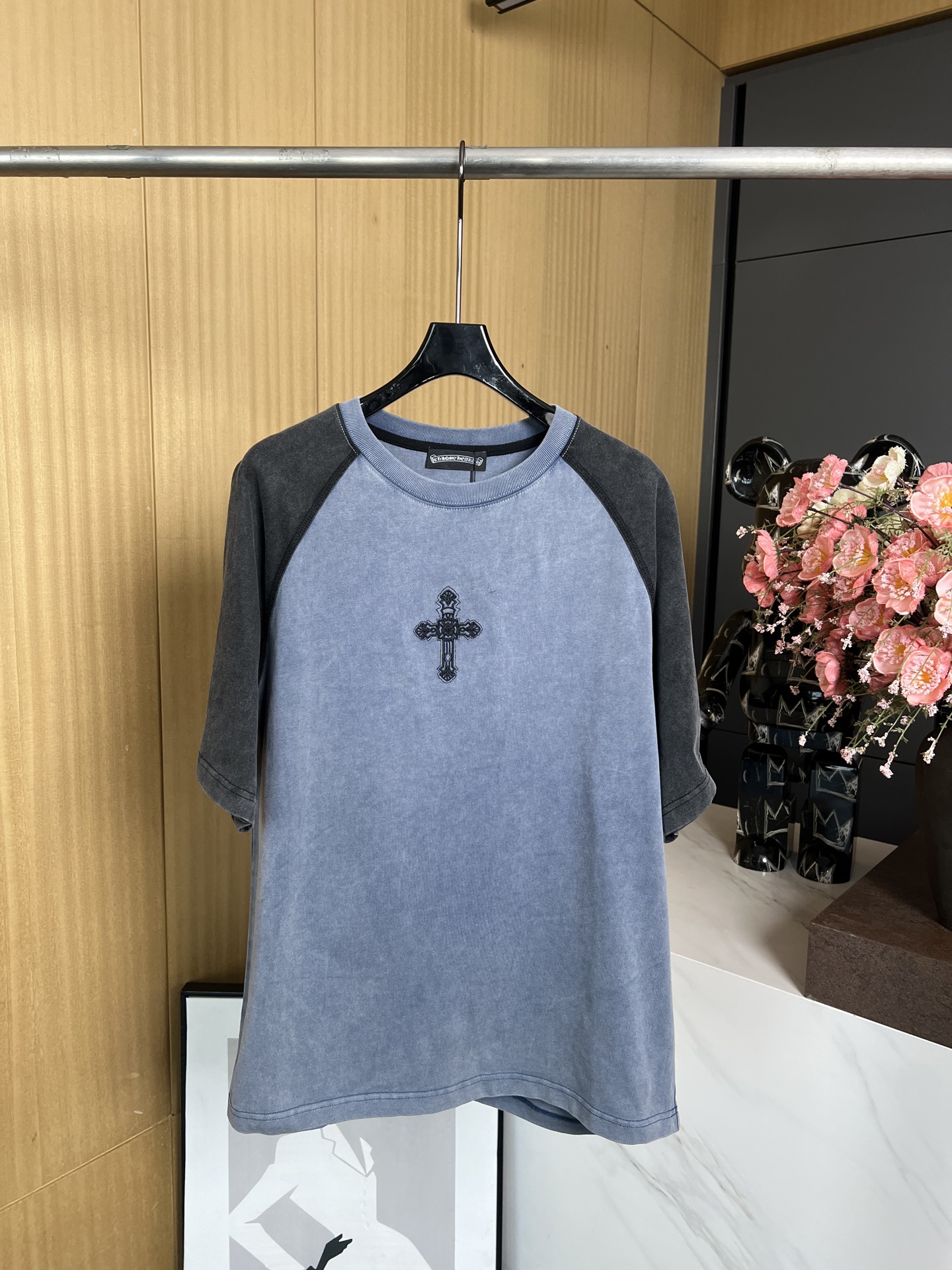 NO:312224,Chrome heart*s New early spring style color-blocking ragdoll sleeve small cross printed short-sleeved T-shirt, exquisite high-precision embroidery on the front and back, casual style, same style for men and women. SMLXL, chrome hearts, chrome hearts, T-shirt, tees, t-shirt, alexander wang19860909Chrome heart*s 克罗心 早春新款 拼色插肩袖小十字架印花短袖T恤、前后幅精致高精度绣花、休闲版型、男女同款 码数SMLXL,,chrome hearts,chrome hearts,T-shirt,tees，t-shirt,alexander wang,Women's clothing