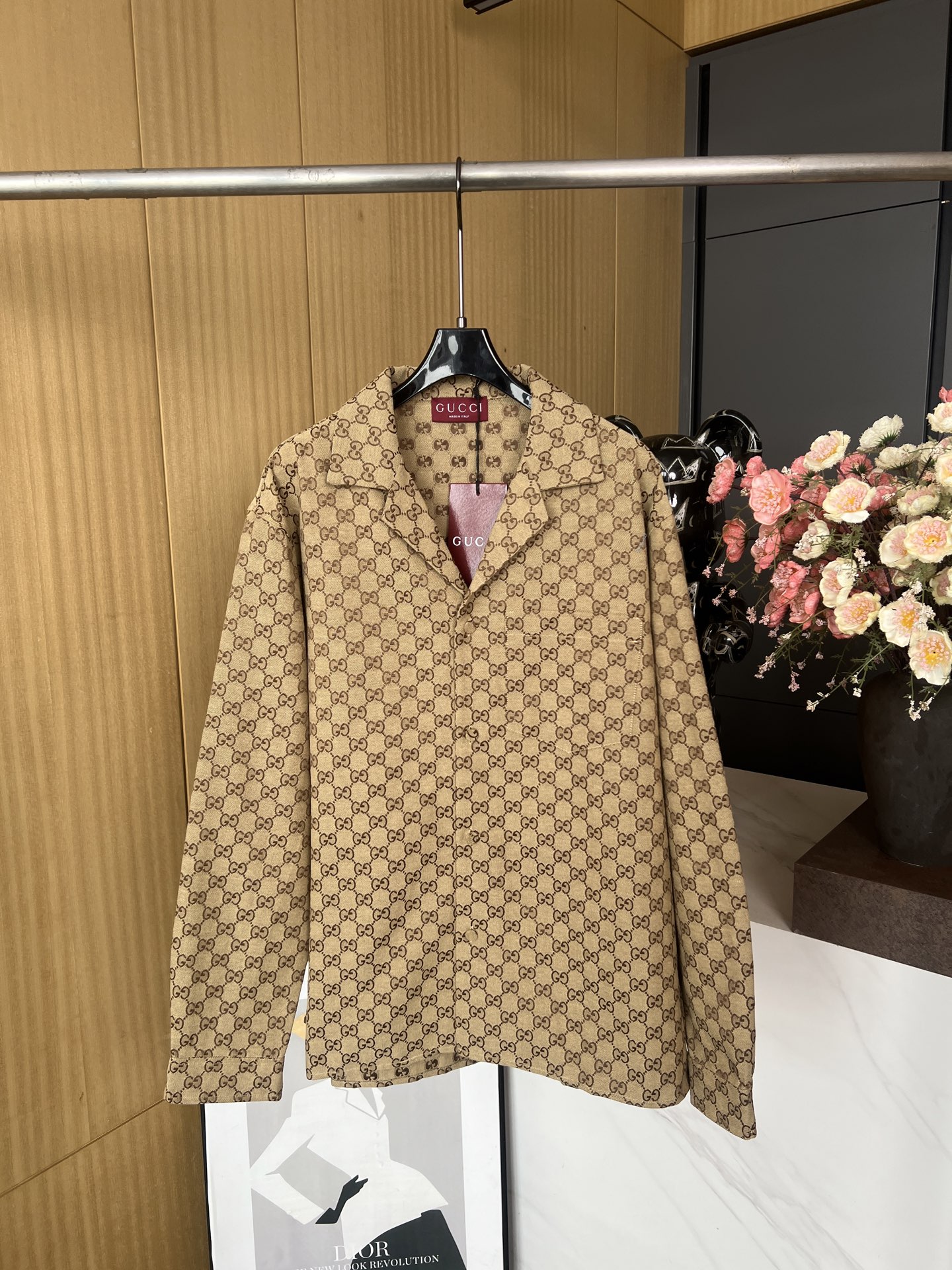 NO:308651,Gucci Spring and Summer New Style Line Blender Long Sleeve Lapel Shirt Jacket, Classic Double Glogo Jacquard, same-fabric button-closed placket, single-sided patch pocket for front chest, straight cut without picking people, classic casual styles, same size for men and women, Size S M L XL,,gucci,jackets & coats,alexander wang19860909Gucci 春夏新款 亚麻混纺长袖翻领衬衣外套、经典双Glogo提花、同布料纽扣开合门襟、前胸单侧贴布口袋、直筒剪裁不挑人穿、经典休闲款式 男女同款 码数S M L XL,,gucci,jackets & coats,alexander wang,Women's clothing