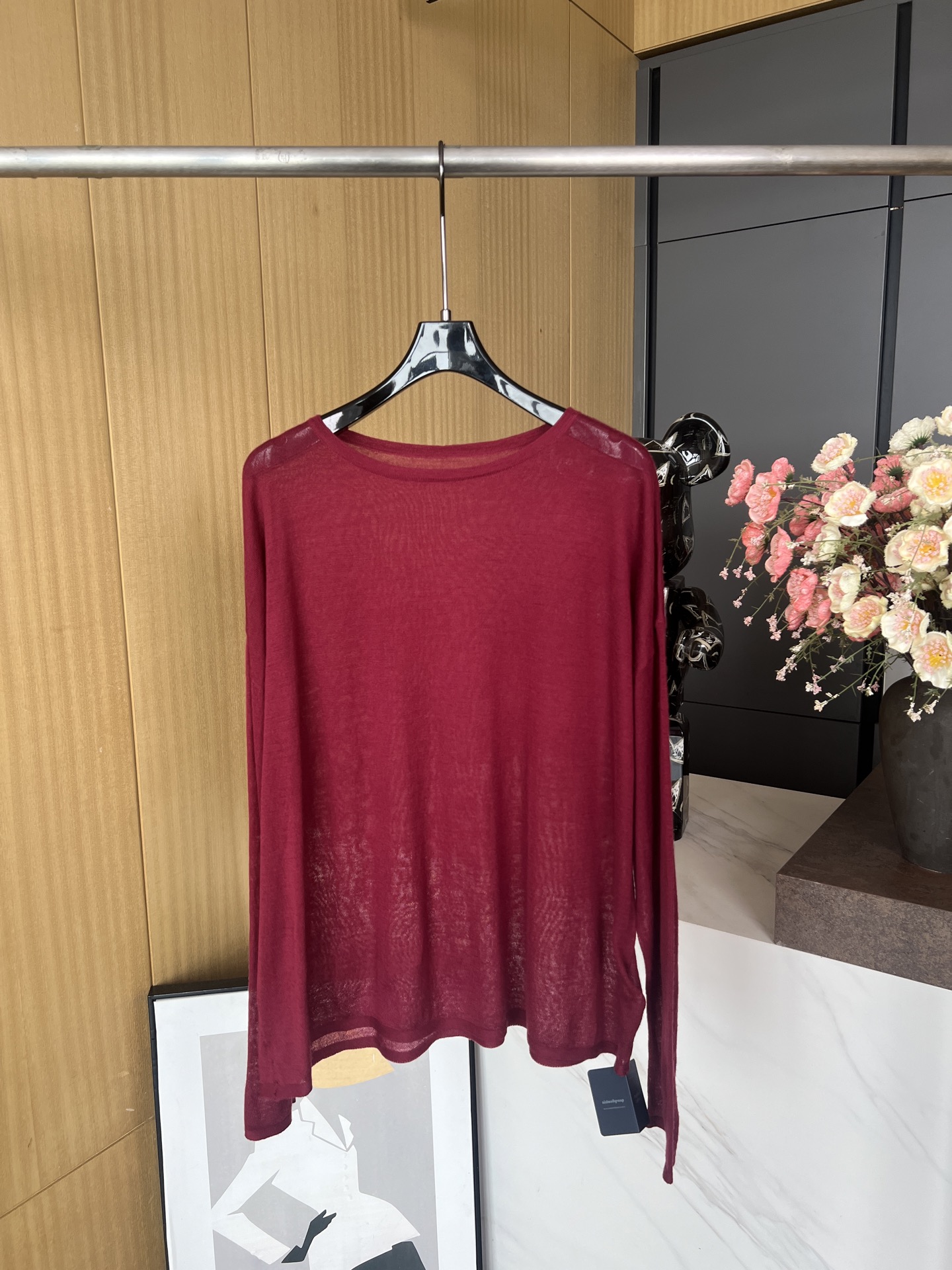 NO:308653,The Row Spring and Summer New Style Thin Knitted Long Sleeve T-shirt, semi-transparent and lightweight, cool, breathable and comfortable, inner straps or dresses are all very good, fabric texture is light, casual style SML, skirts, tees, t-shirt, alexander wang19860909The Row 春夏新款 薄款针织长袖T恤、半透感轻薄 凉爽透气舒适、内搭吊带或者连衣裙都很好看、面料质感轻盈、休闲版型 码数SML,,skirts,tees，t-shirt,alexander wang,Women's clothing