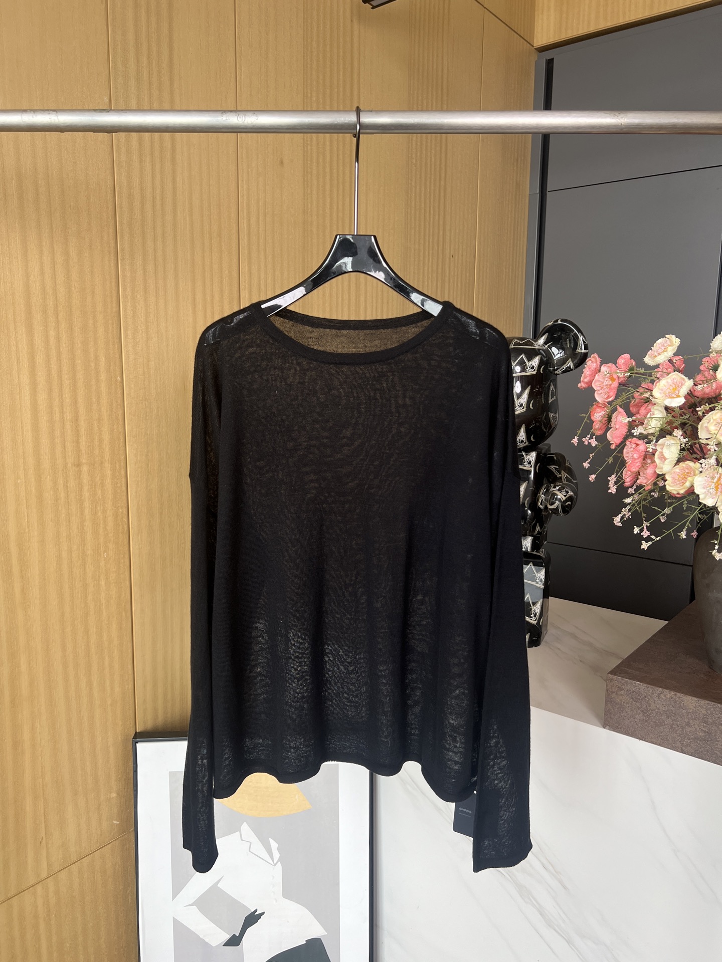 NO:308655,The Row Spring and Summer New Style Thin Knitted Long Sleeve T-shirt, semi-transparent and lightweight, cool, breathable and comfortable, inner straps or dresses are all very good, fabric texture is light, casual style SML, skirts, tees, t-shirt, alexander wang19860909The Row 春夏新款 薄款针织长袖T恤、半透感轻薄 凉爽透气舒适、内搭吊带或者连衣裙都很好看、面料质感轻盈、休闲版型 码数SML,,skirts,tees，t-shirt,alexander wang,Women's clothing