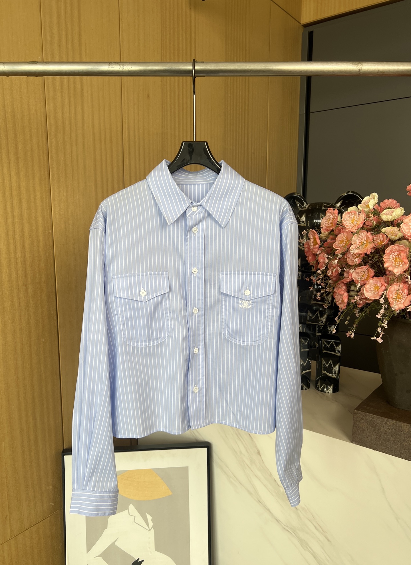 NO:309242,Celine Spring and summer new style embroidered logo pinstripe short shirt, splicing of striped fabrics in different directions, embellished custom logo fritillar buttons, with a slight gloss, casual style SML, celine,shirts,alexander wang19860909Celine 春夏新款 刺绣logo细条纹短款衬衫、不同方向条纹面料的拼接、点缀定制logo贝母纽扣、带有轻微光泽感、休闲版型 码数SML,,celine,shirts,alexander wang,Women's clothing