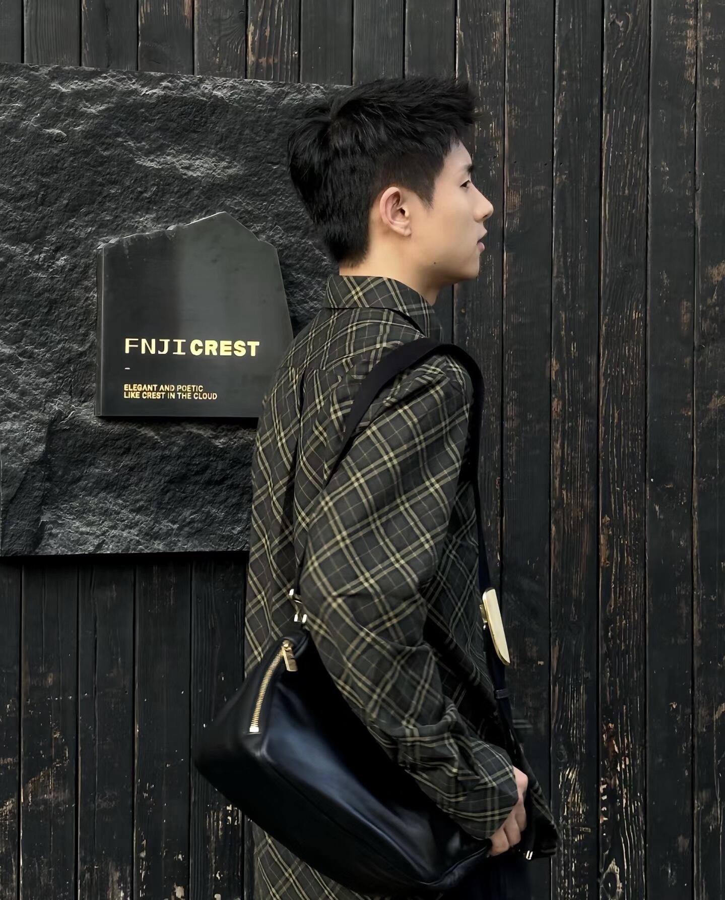 NO:309696,Little brother upper body effect, alexander wang19860909小哥哥上身效果,,alexander wang,Women's clothing