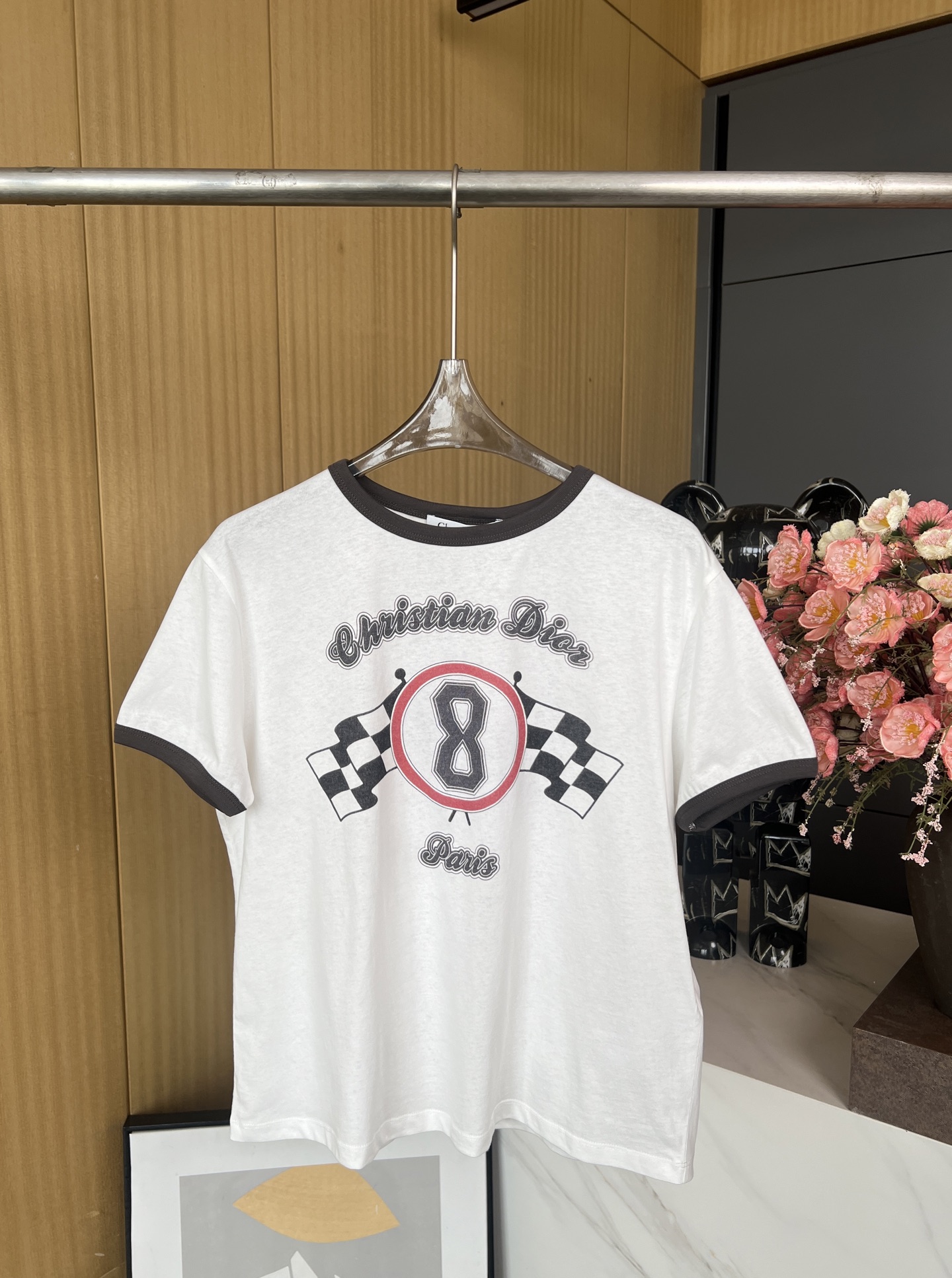 NO:309713,Dior Spring and Summer New Printed Letter Short-Sleeve T-shirt, Black Threaded Edge on Neck Cuffs, Iconic Letter Logo on the Chest, Black and White Plaid Racing Elements Embellished, Casual Style SML, Dior, T-shirt, Tees, T-shirt, alexander wang19860909Dior 春夏新款 印花字母短袖T恤、黑色螺纹包边于领口袖口、胸前标志性字母徽标、黑白格纹赛车元素点缀、休闲版型 码数SML,,dior,T-shirt,tees，t-shirt,alexander wang,Women's clothing