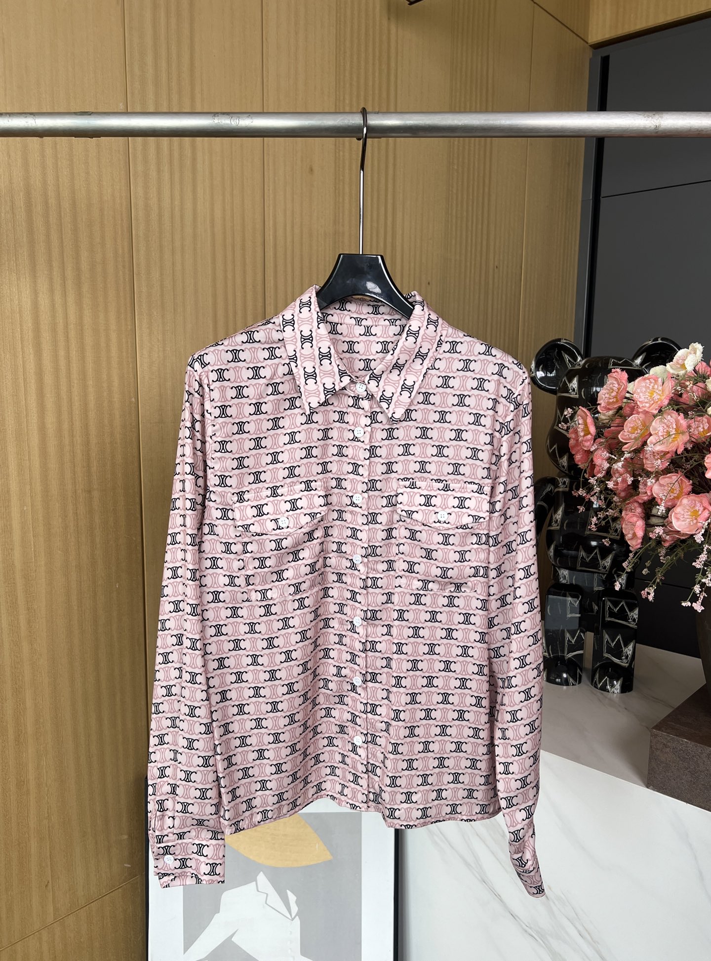 NO:309708,One set.Celine spring and summer new style, printed splicing set, one set, lapel shirt   tied skirt, tied high-waist skirt pleated skirt, retro classic Arc de Triomphe printed pattern, upper body temperament and elegant, casual style SML, celine, skirts, shirts, alexander wang19860909一套.Celine 春夏新款 印花拼接连套装、一套出、翻领衬衫  系结半身裙、系结高腰裙百褶裙摆、复古经典的凯旋门印花图案 上身气质又优雅、休闲版型 码数SML,,celine,skirts,shirts,alexander wang,Women's clothing