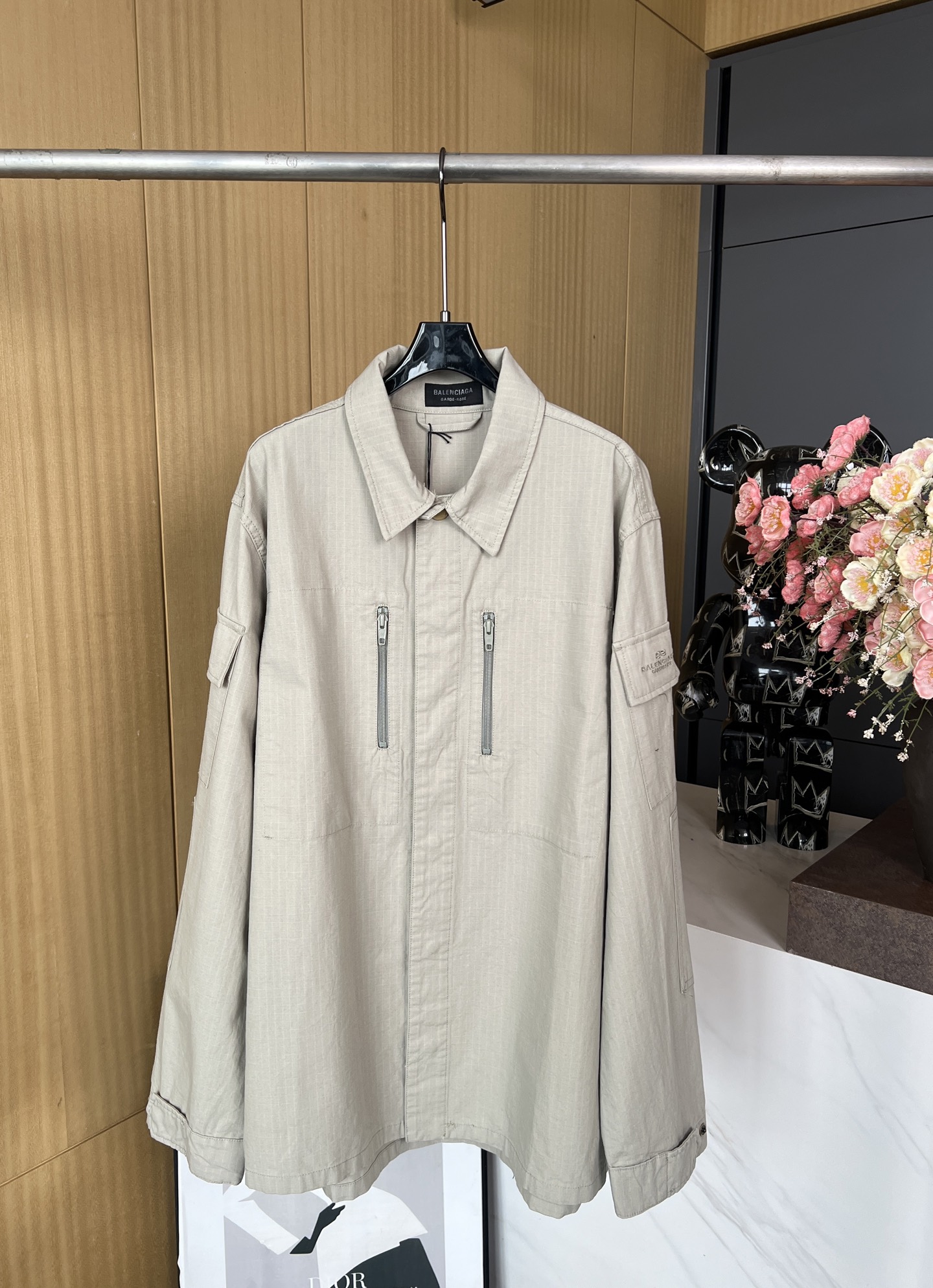 NO:318918,BALENCIAGA spring and summer new style solid color workwear long-sleeved village shirt jacket, 2 zippered chest pockets, sleeve patch pockets with letter embroidery design, casual style, same style for men and women SMLXL, balenciaga, jackets & coats, alexander wang19860909BALENCIAGA 春夏新款 纯色工装长袖村衫外套、2个拉链胸部口袋、衣袖贴袋有字母刺绣设计、休闲版型、男女同款 码数SMLXL,,balenciaga,jackets & coats,alexander wang,Women's clothing