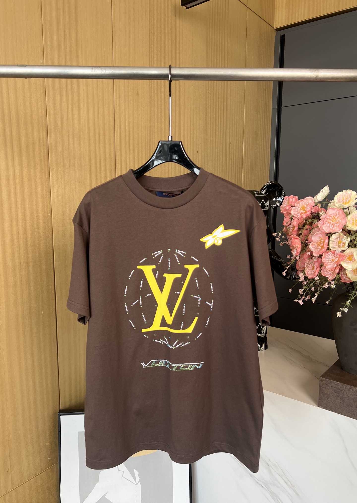 NO:312253,Louis Vuitto*n New spring and summer models Diamond route round neck short-sleeved T-shirt, special hot diamond environmentally friendly glue printing, environmentally friendly glue printing soft touch, casual style, same style for men and women. SML,,louis vuitton,louis vuitton,T-shirt,tees,t-shirt,alexander wang19860909Louis Vuitto*n 路易 春夏新款 钻石航线圆领短袖T恤、特殊烫钻环保胶浆印花、环保胶浆印花后的手感柔软、休闲版型、男女同款 码数SML,,louis vuitton,louis vuitton,T-shirt,tees，t-shirt,alexander wang,Women's clothing