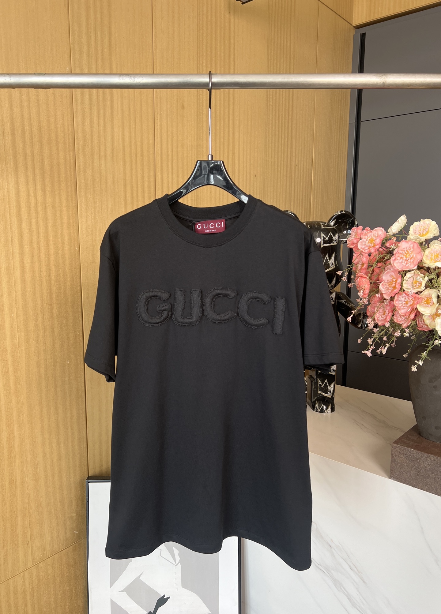 NO:312262,Gucci Spring and Summer New Style, short-sleeved T-shirt on the chest, heavy-duty three-dimensional embroidery on the chest, outlined letter logo patterns, versatile and high-end upper body, casual style. SML, gucci, T-shirt,tees, t-shirt,alexander wang19860909Gucci 春夏新款 胸前字母绣花短袖T恤、胸前以重工立体刺绣工、勾勒出字母徽标图案、上身百搭高级、休闲版型 码数SML,,gucci,T-shirt,tees，t-shirt,alexander wang,Women's clothing