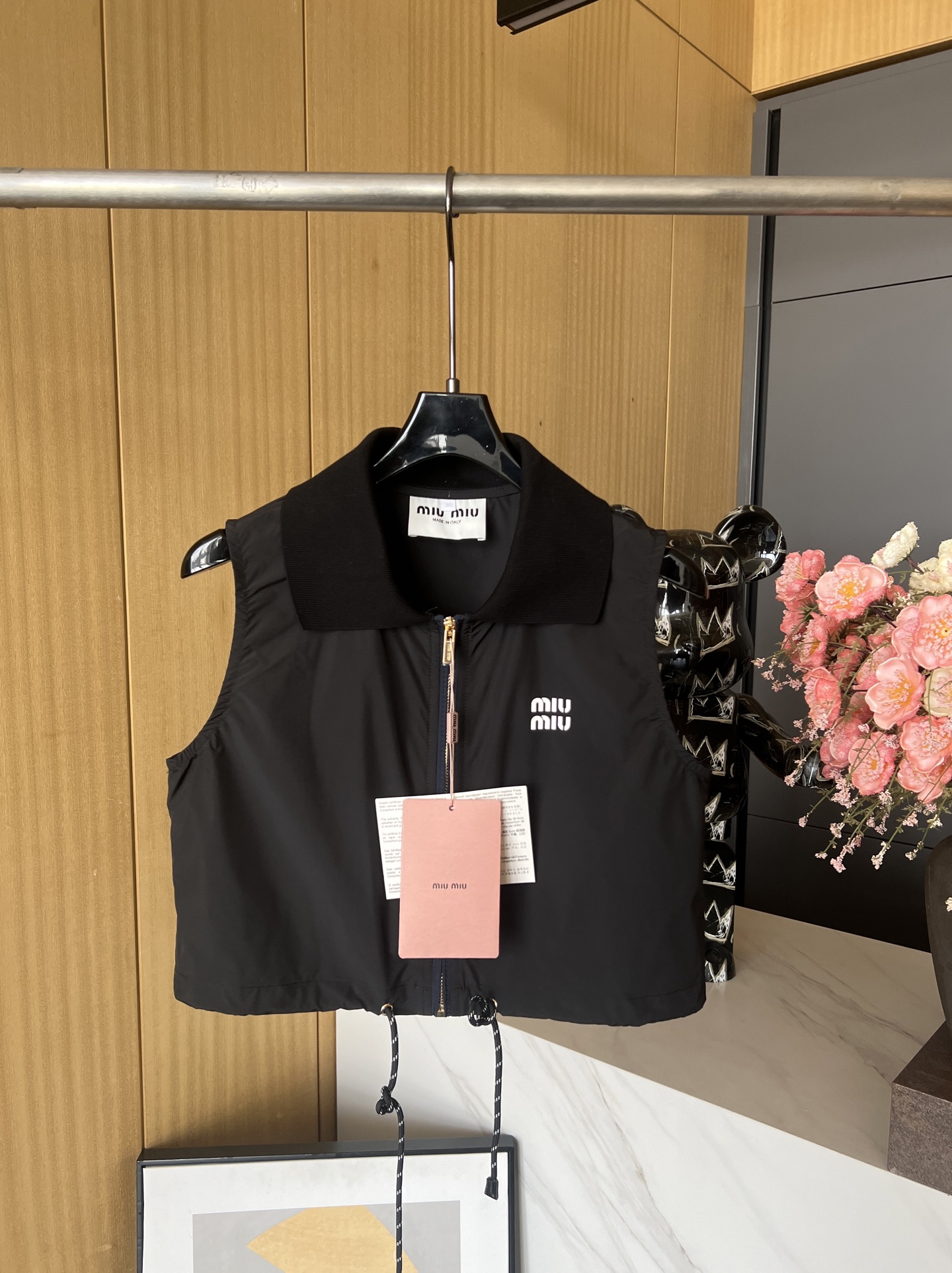 NO:312254,MiuMiu Spring and Summer New Style Logo Letter Print Drawstring Vest, Imported Charge Nylon Material, Chest Logo Low Profile Shows Taste, Cable Drawstring Lights Details, Casual Style SML, Miumiu, Alexander Wang19860909MiuMiu 春夏新款 徽标字母印花抽绳马甲、进口冲锋尼龙材质、胸前徽标低调彰显品味、绞花抽绳点亮细节、休闲版型 码数SML,,miumiu,alexander wang,Women's clothing