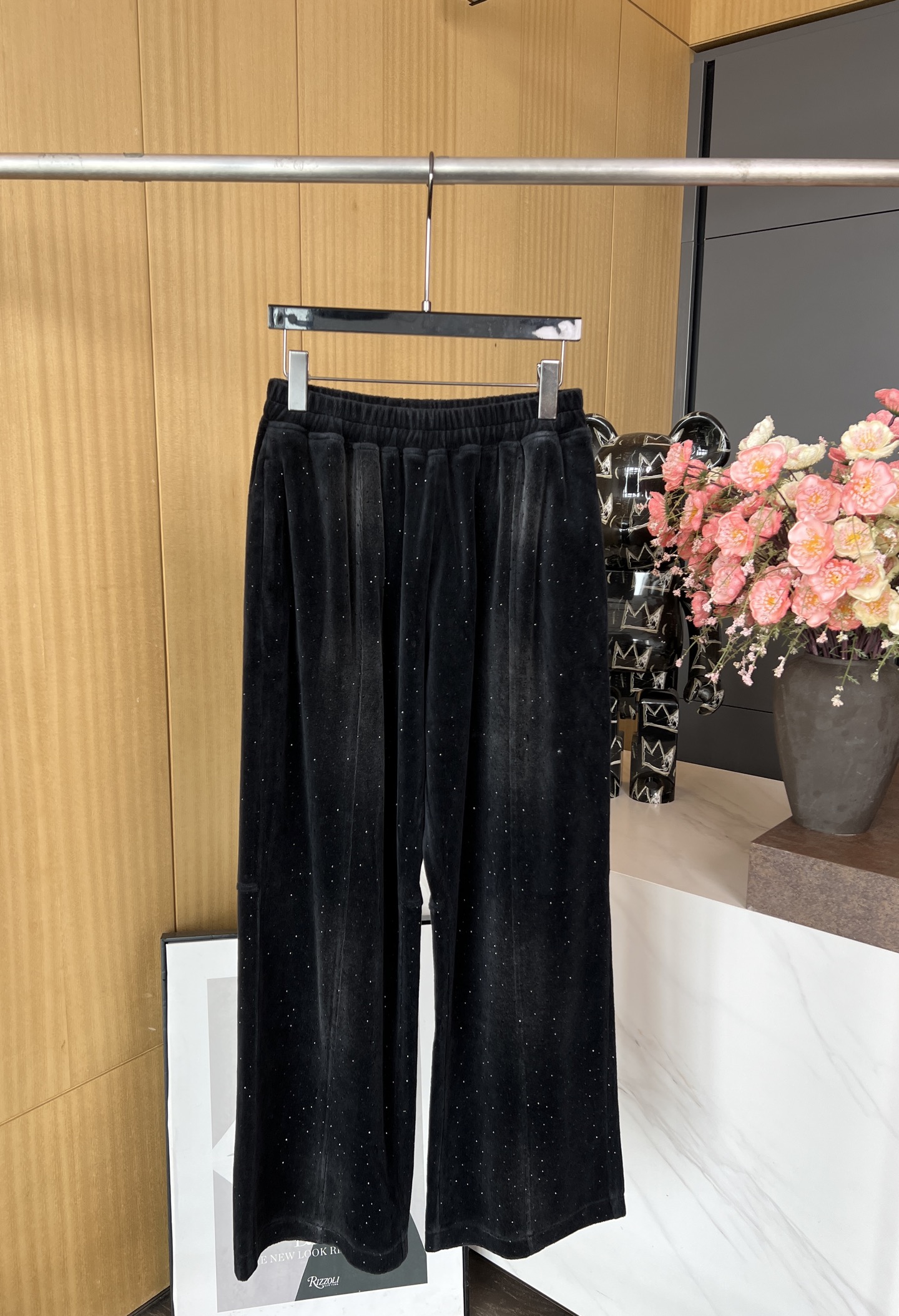 NO:321180,A set.Alexanderwang Spring and Summer New Style, Skinny, Skinny, Drawstring, Waist and Side Seat, Logo Details on the left thigh, Overall Aging Effect, Casual Style, Set Not Disassembled SML, Alexander Wang19860909一套.Alexanderwang 春夏新款 烫钻做旧运动休闲裤、搭配抽绳腰身和侧缝,左大腿处饰有徽标细节、整体做旧效果、休闲版型,套装不拆开 码数SML,,alexander wang,Women's clothing