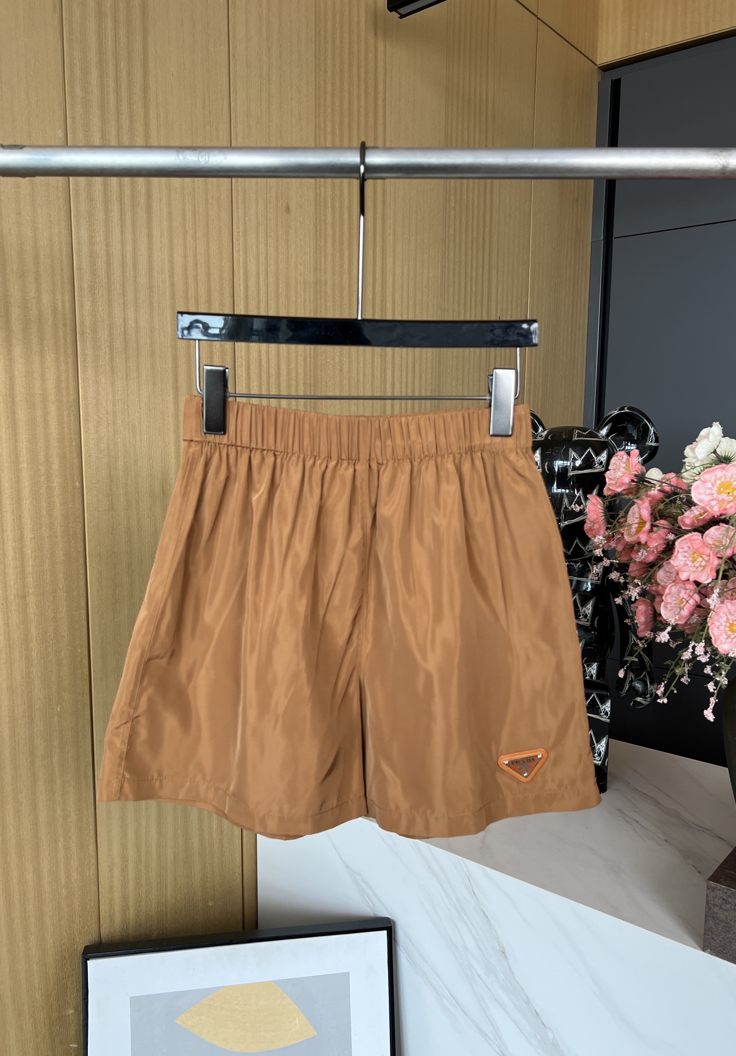 NO:321182,A set.Prad* new spring and summer style, triangle logo decorative casual shorts, elastic waist, recycled nylon fabric, classic triangle logo embellishment, casual style, set not to be disassembled, SML, prada, shorts, alexander wang19860909一套.Prad* 春夏新款 三角标装饰休闲短裤、松紧腰、再生尼龙面料、经典三角logo标识点缀、休闲版型,套装不拆开 码数SML,,prada,shorts,alexander wang,Women's clothing