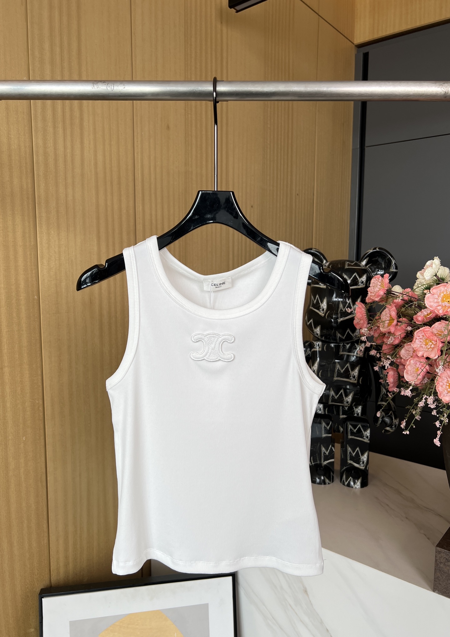 NO:318936,Chane*l Xiaoxiang Spring and summer new style embroidered letters knitted sleeveless vest, jacquard large double C letter logo on chest, comfortable and elastic fabric S M L, chanel, alexander wang19860909Chane*l 小香 春夏新款 刺绣字母针织无袖背心、胸口提花大双C大字母logo、面料舒服有弹性 码数S M L,,chanel,alexander wang,Women's clothing