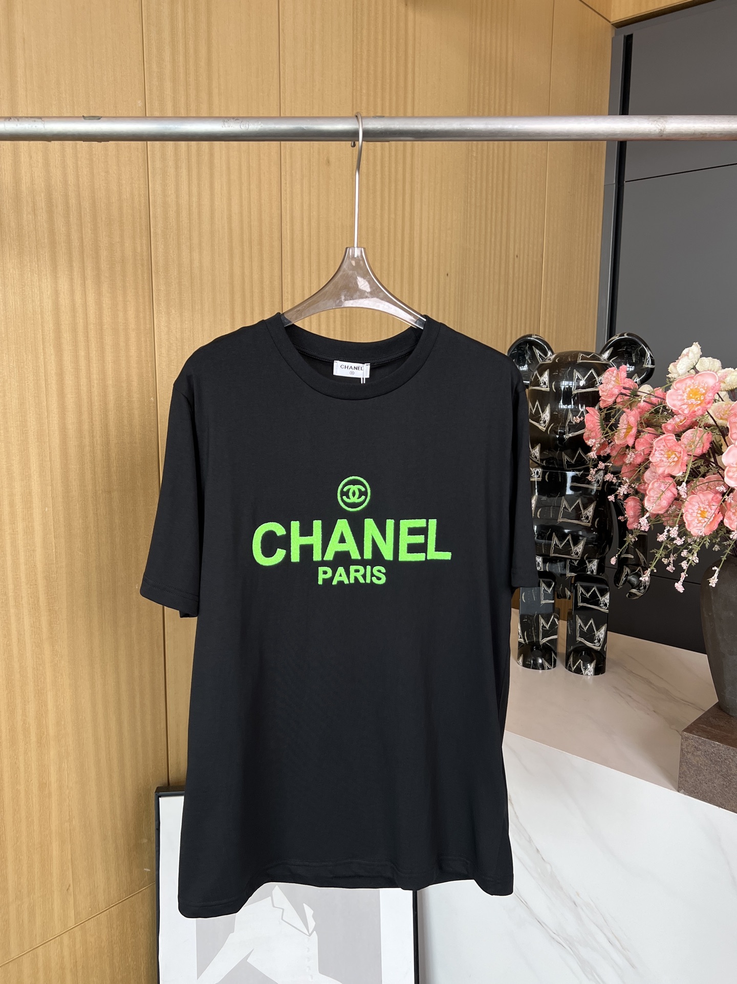 NO:321727,Chane* Spring and summer new style round neck printed letter short-sleeved T-shirt, chest printing process restores color, fluorescent green collision with large body, casual style SML, chanel, T-shirt,tees, t-shirt,alexander wang19860909Chane* 春夏新款 圆领印花字母短袖T恤、胸前利用印花工艺还原色彩、荧光绿色与大身碰撞、休闲版型 码数SML,,chanel,T-shirt,tees，t-shirt,alexander wang,Women's clothing