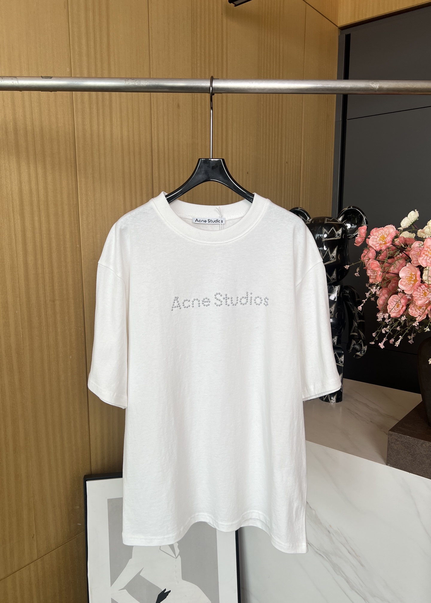 NO:318928,Acne Studios Spring and Summer New Styles Diamond Logo Short-sleeved T-shirt, Acne Studios Diamond Logo, Retro fading effect, casual style, same style for men and women. SML, acne studios,dior,T-shirt,tees,t-shirt,alexander wang19860909Acne Studios 春夏新款 烫钻徽标短袖T恤、正面点缀Acne Studios 烫钻徽标、呈现复古褪色效果、休闲版型、男女同款 码数SML,,acne studios,dior,T-shirt,tees，t-shirt,alexander wang,Women's clothing